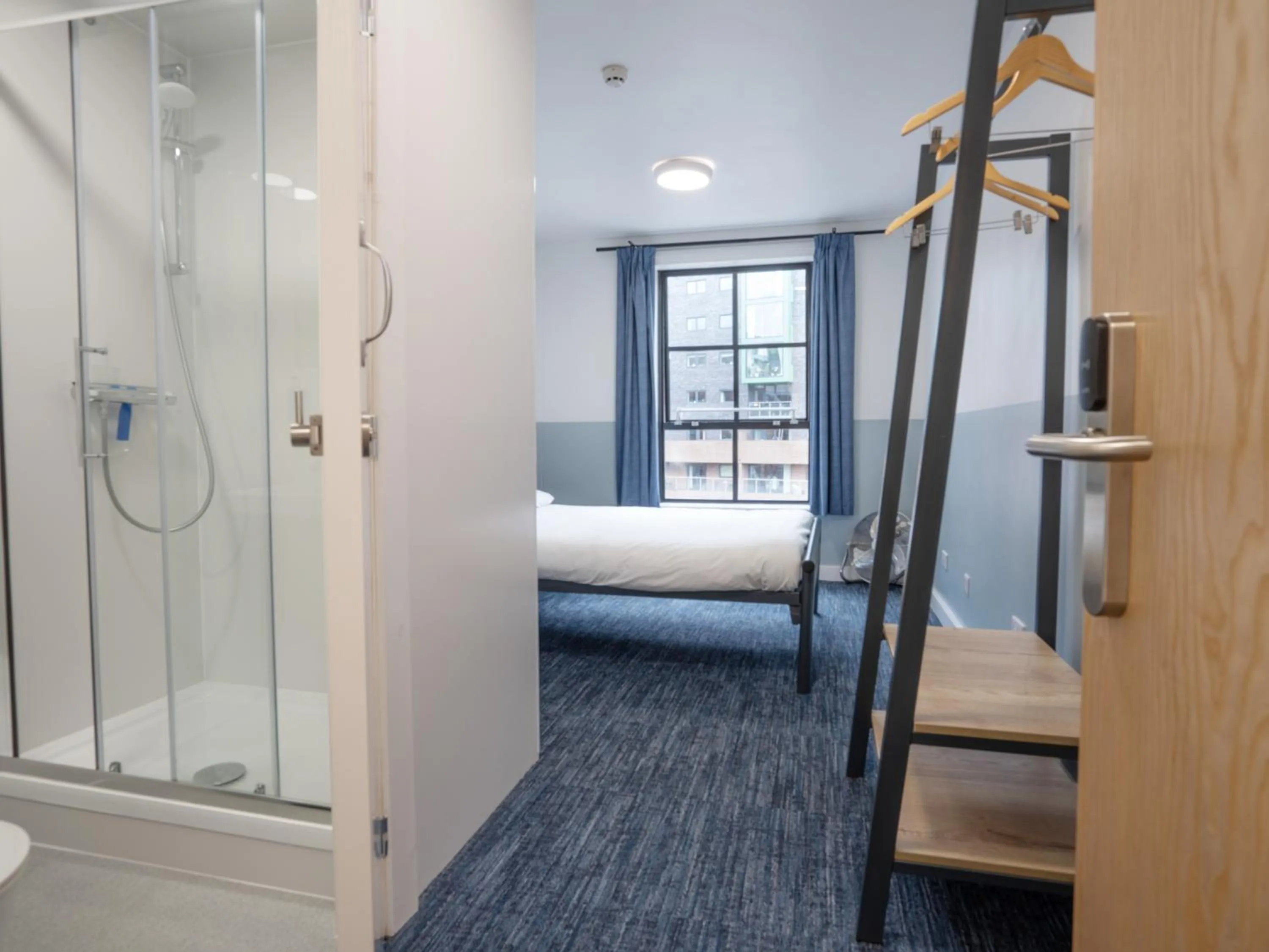 Bathroom, Bed in YHA Manchester