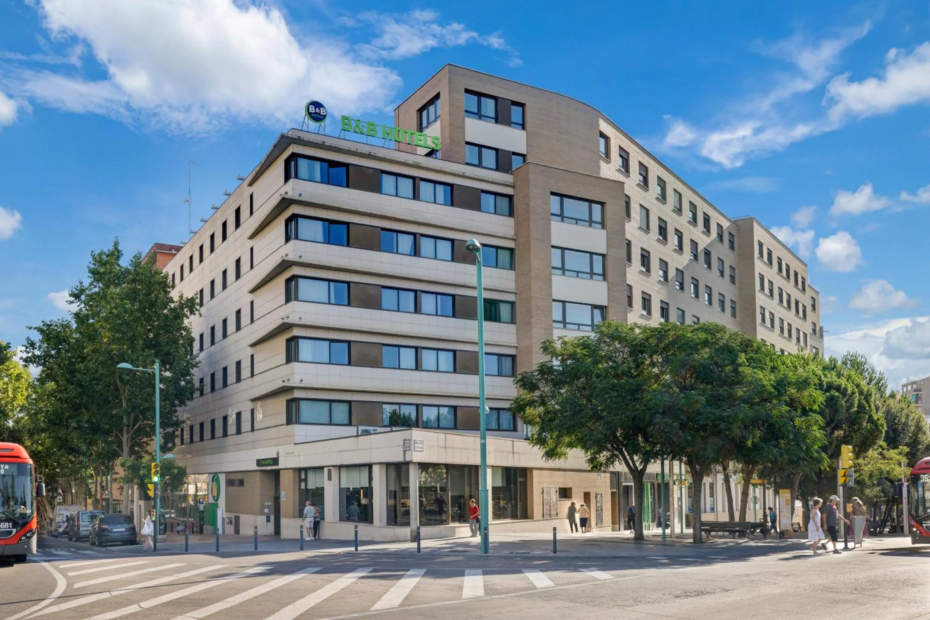 Property building in B&B HOTEL Zaragoza Centro