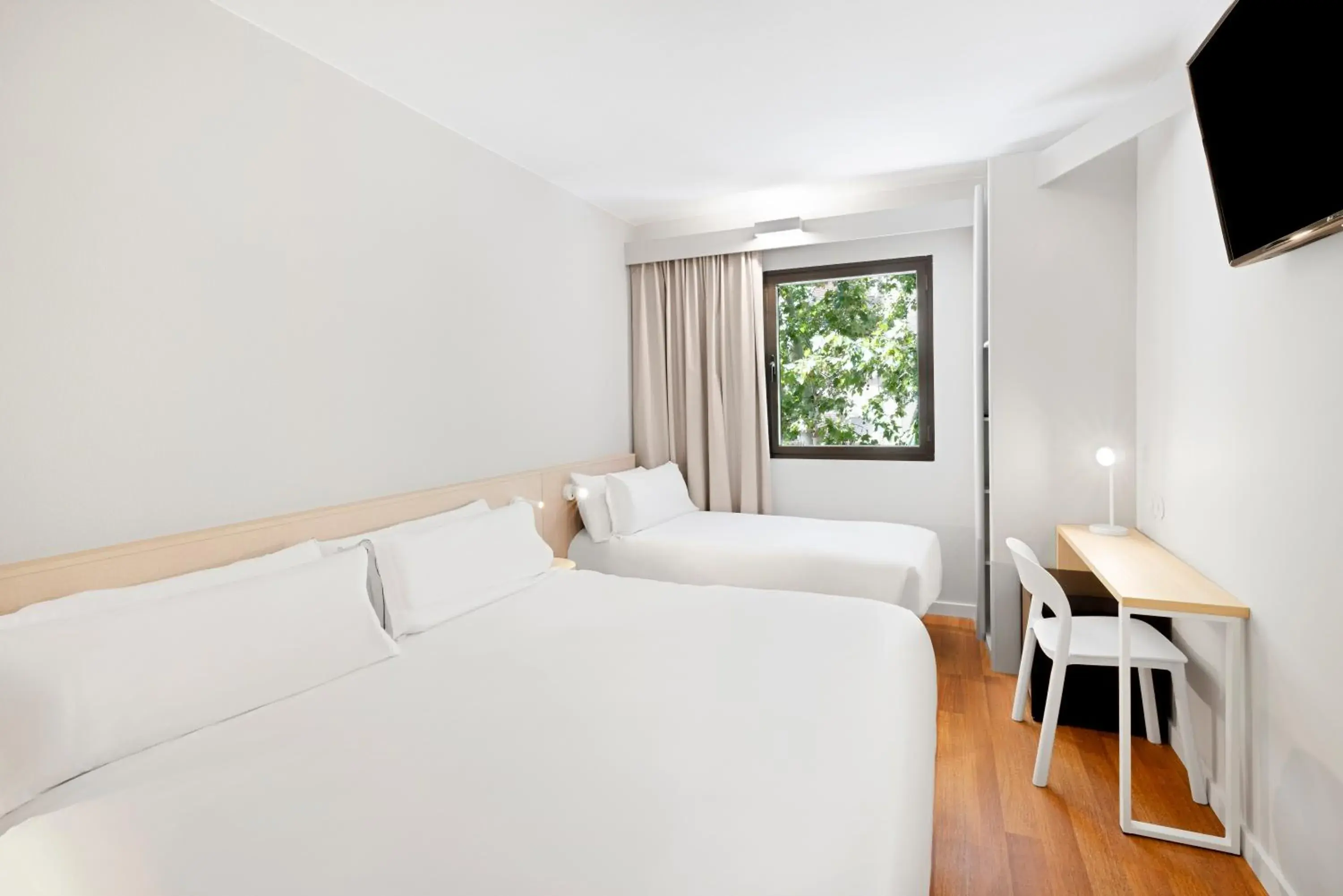 Family Room in B&B HOTEL Zaragoza Centro Family Room in B&B HOTEL Zaragoza Centro