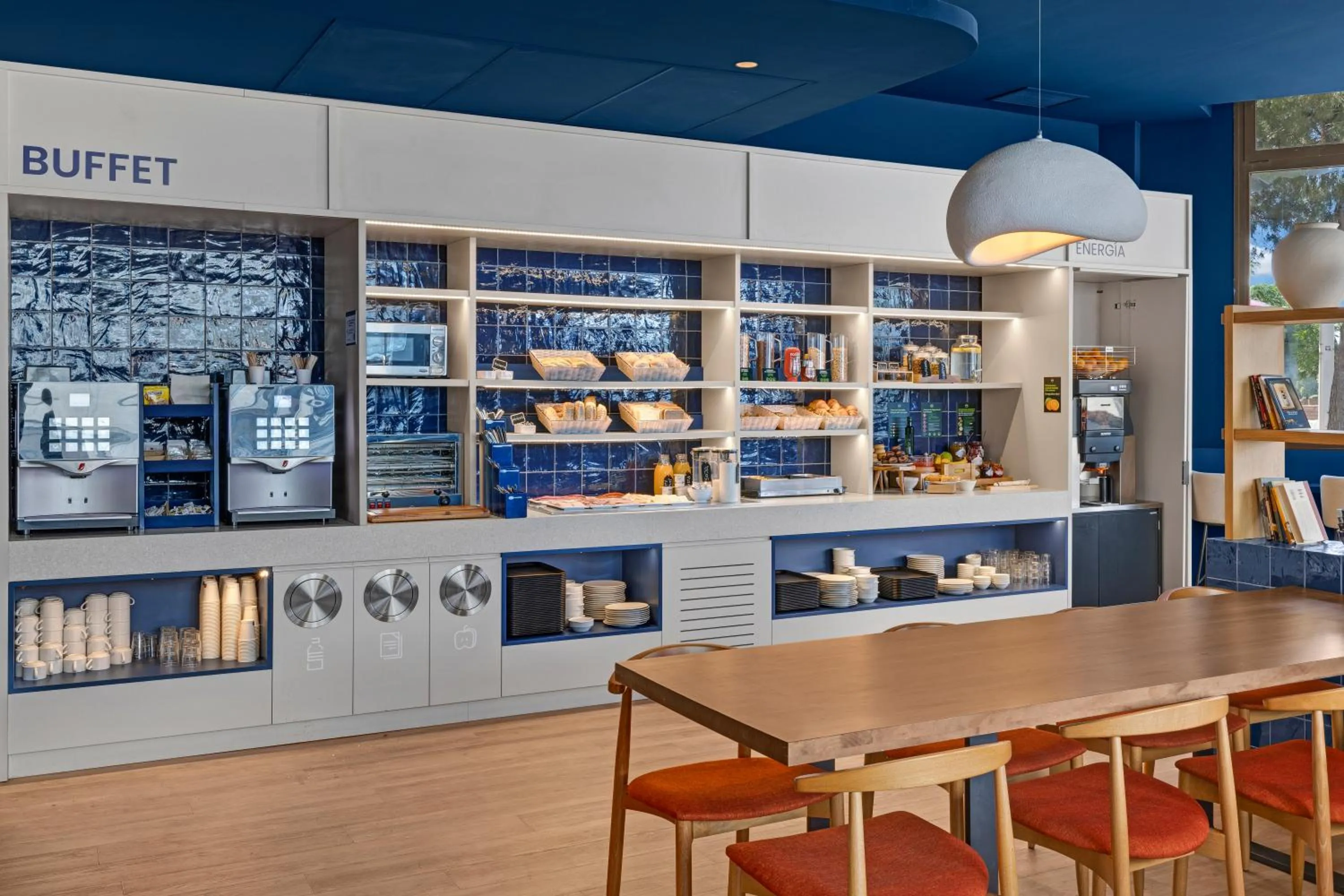 Buffet breakfast in B&B HOTEL Zaragoza Centro