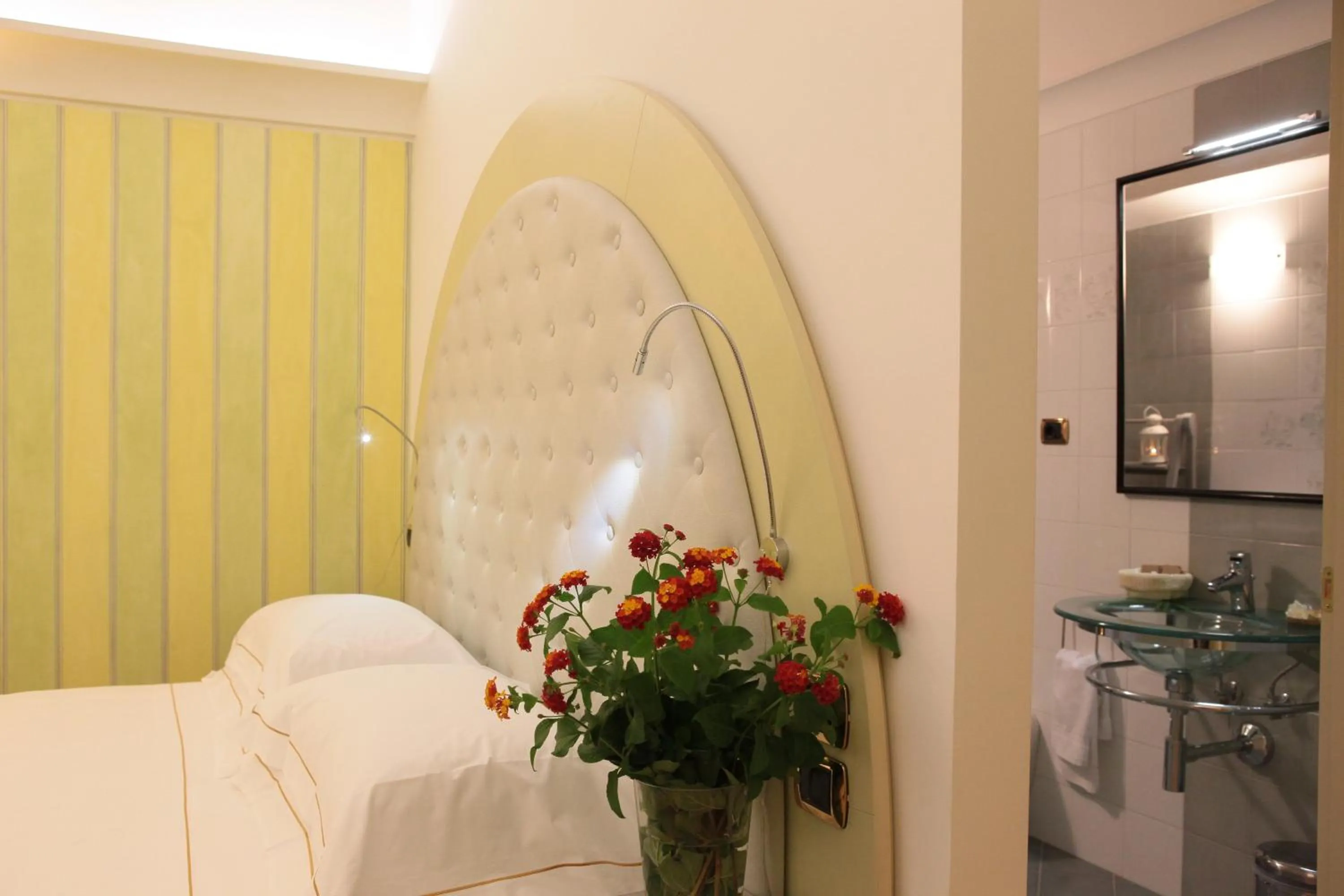 Bathroom, Bed in Villa Euchelia