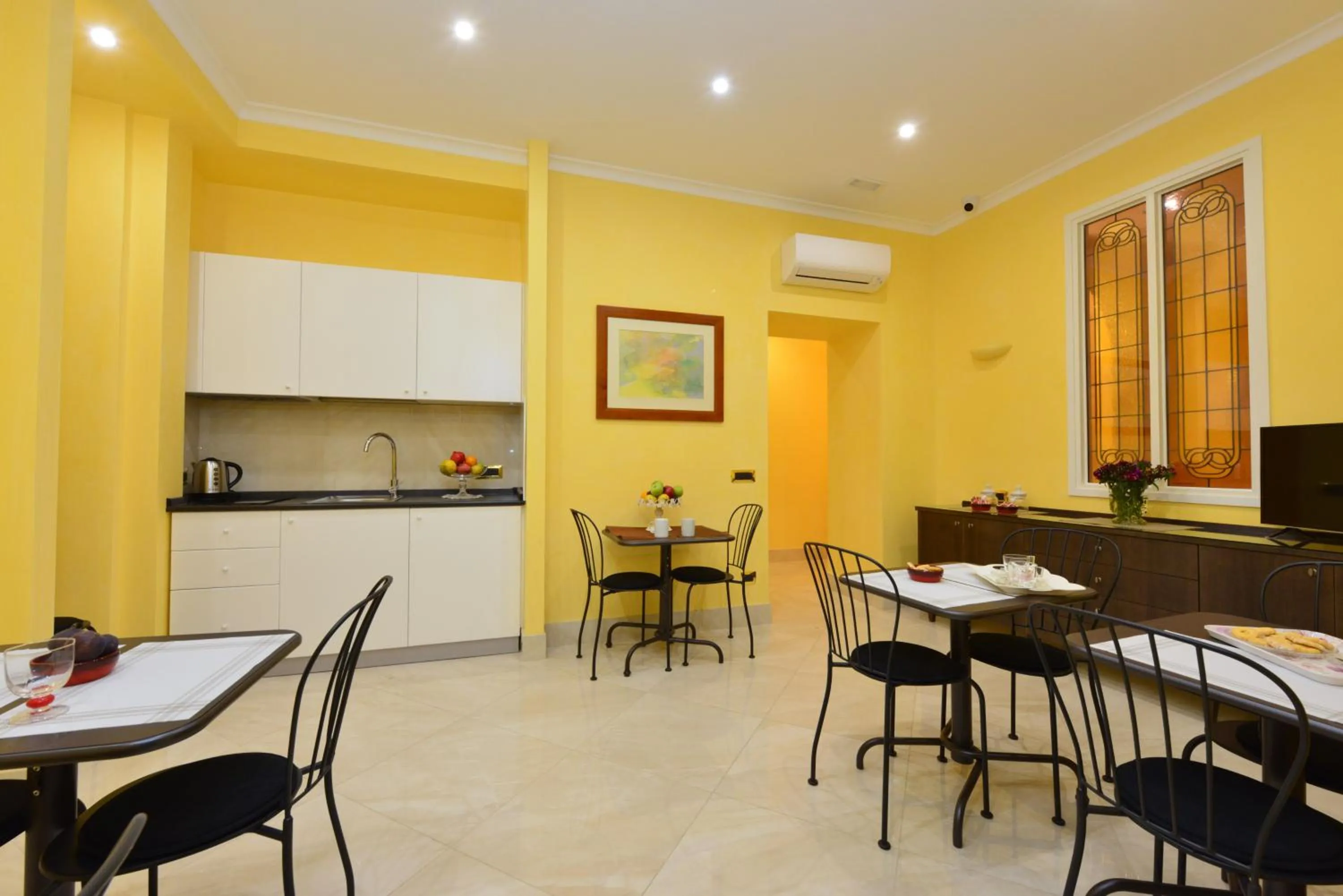 Communal lounge/ TV room in Fabio dei Velapazza Guesthouse