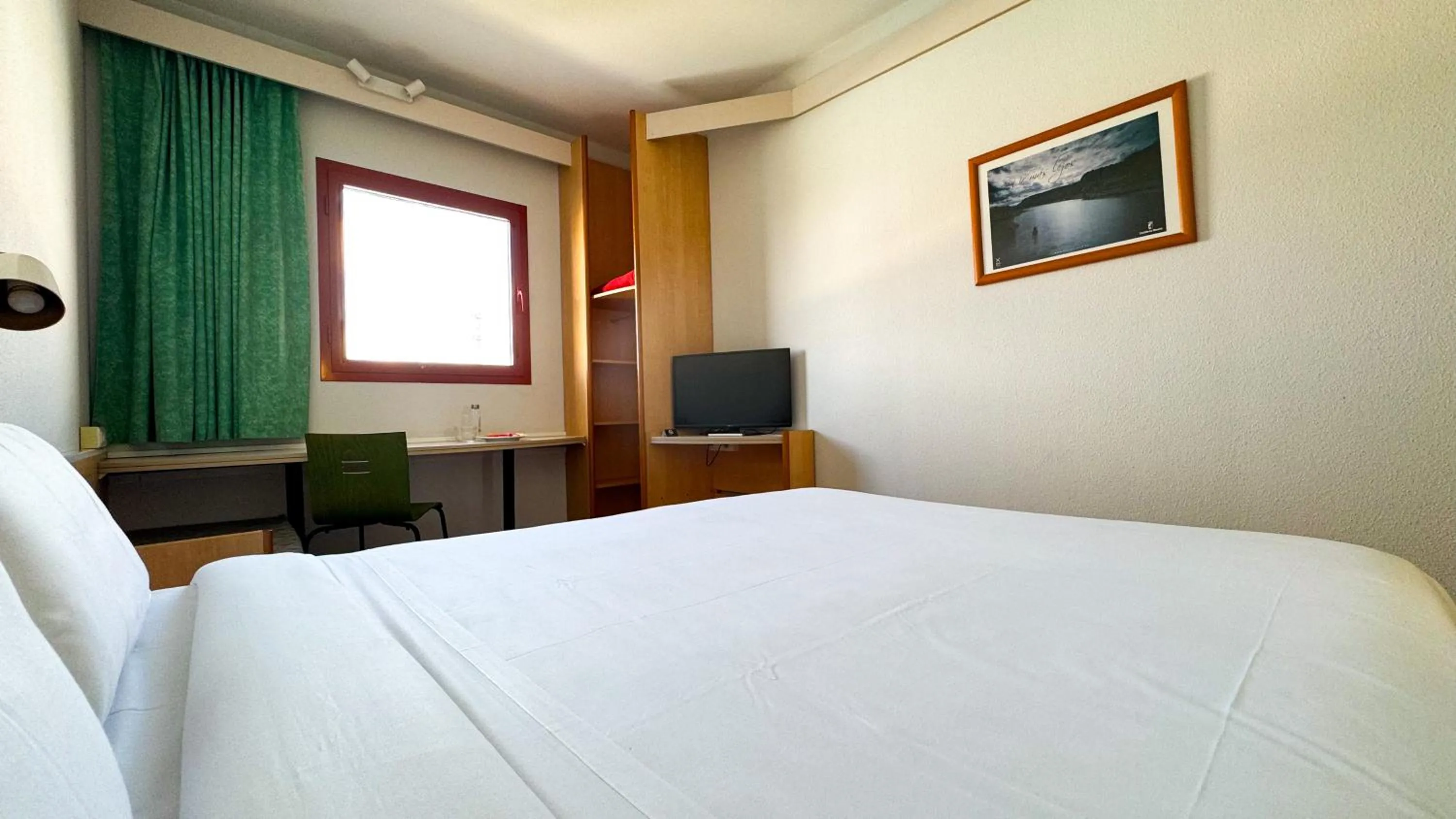 Bed in Hotel Iris Guadalajara