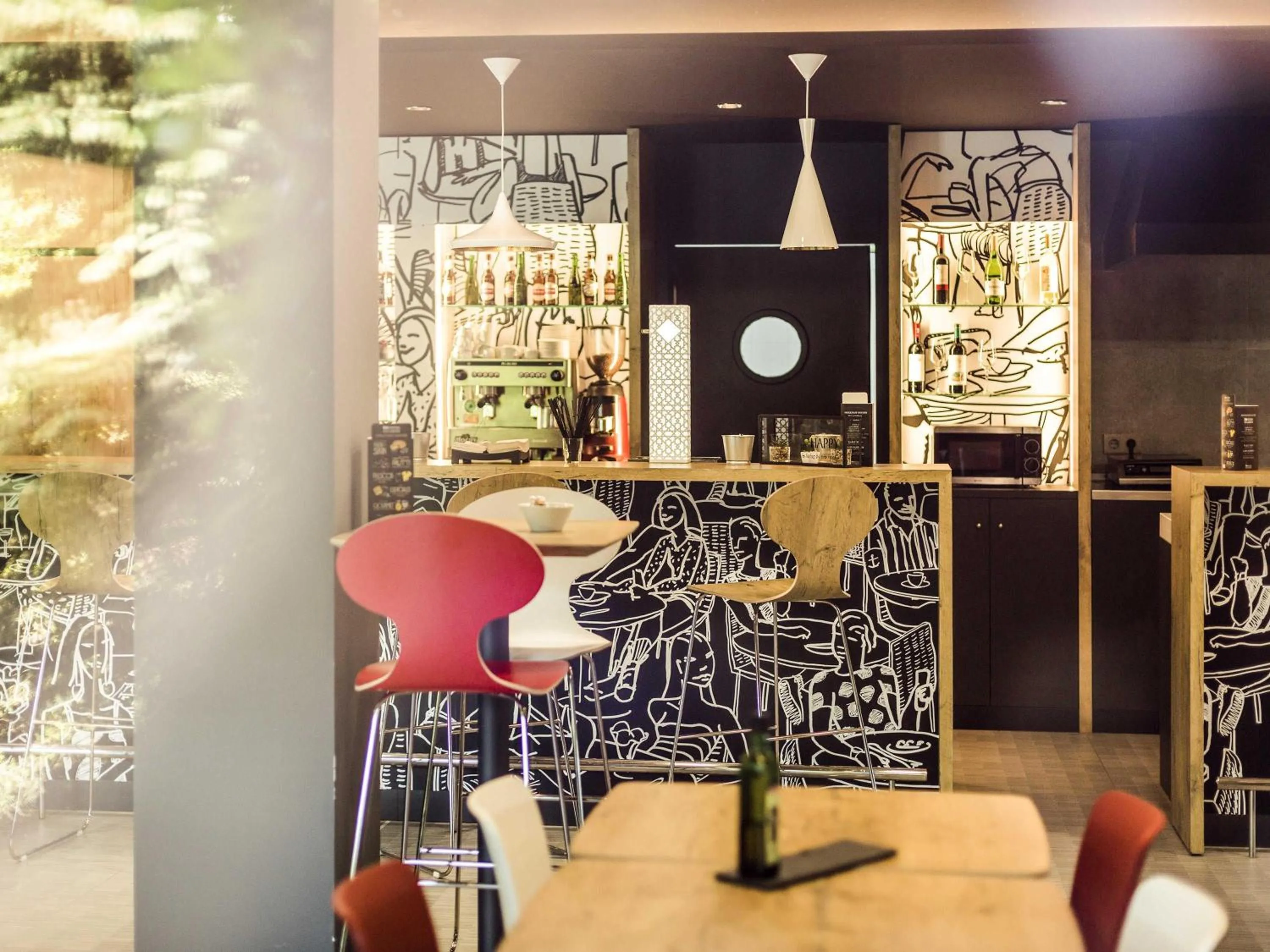 Lounge or bar in Ibis Montmelo Granollers