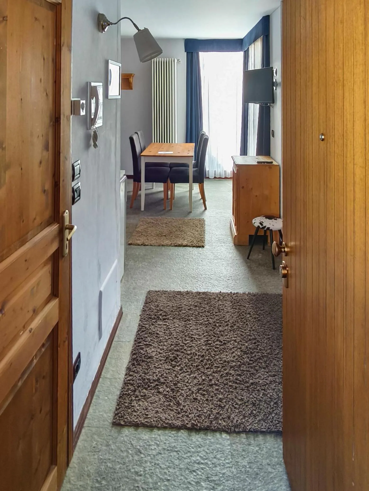 Living room, Bed in Shackleton Chalet