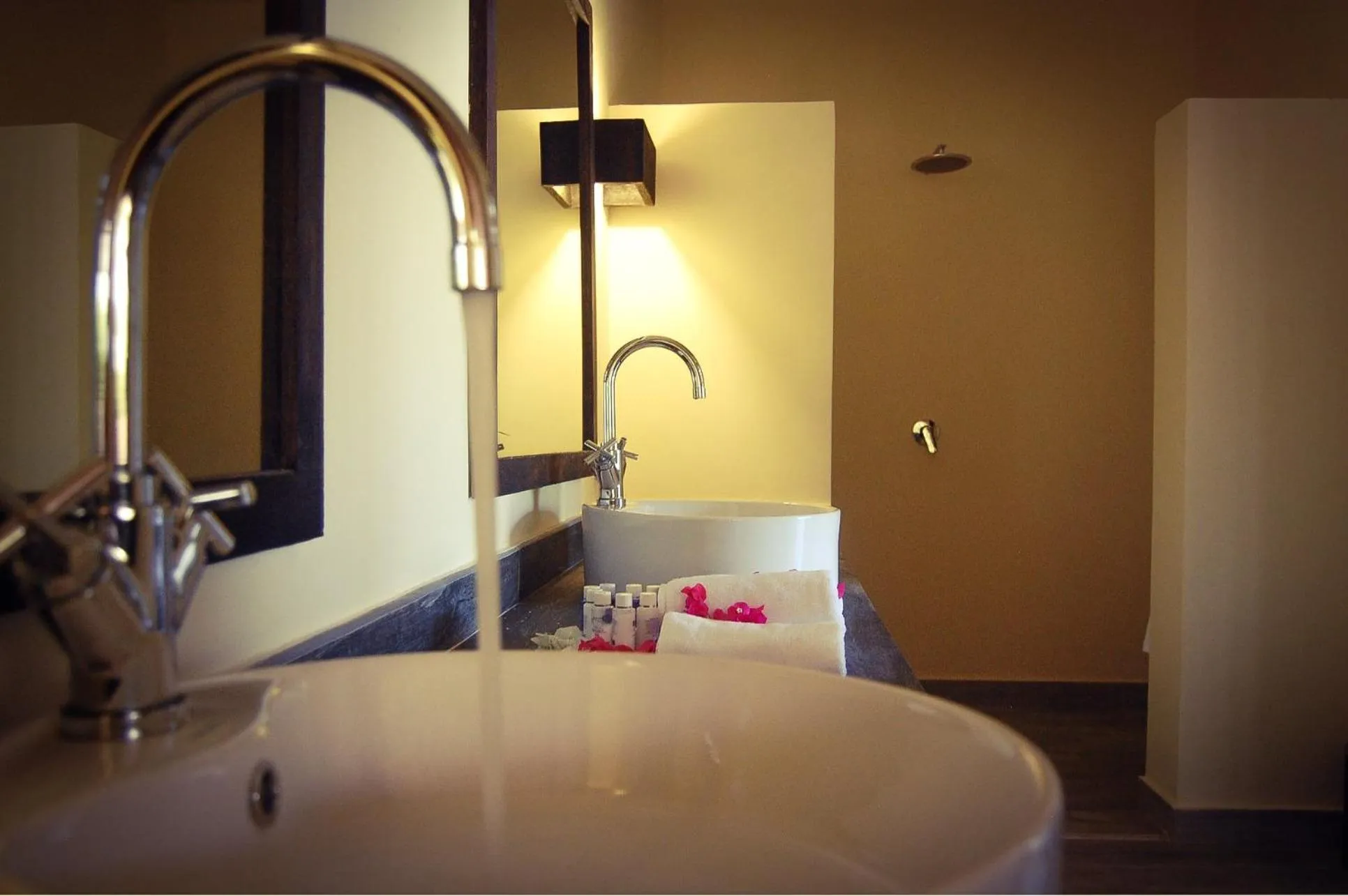 Shower, Bed in Blue Moon Resort