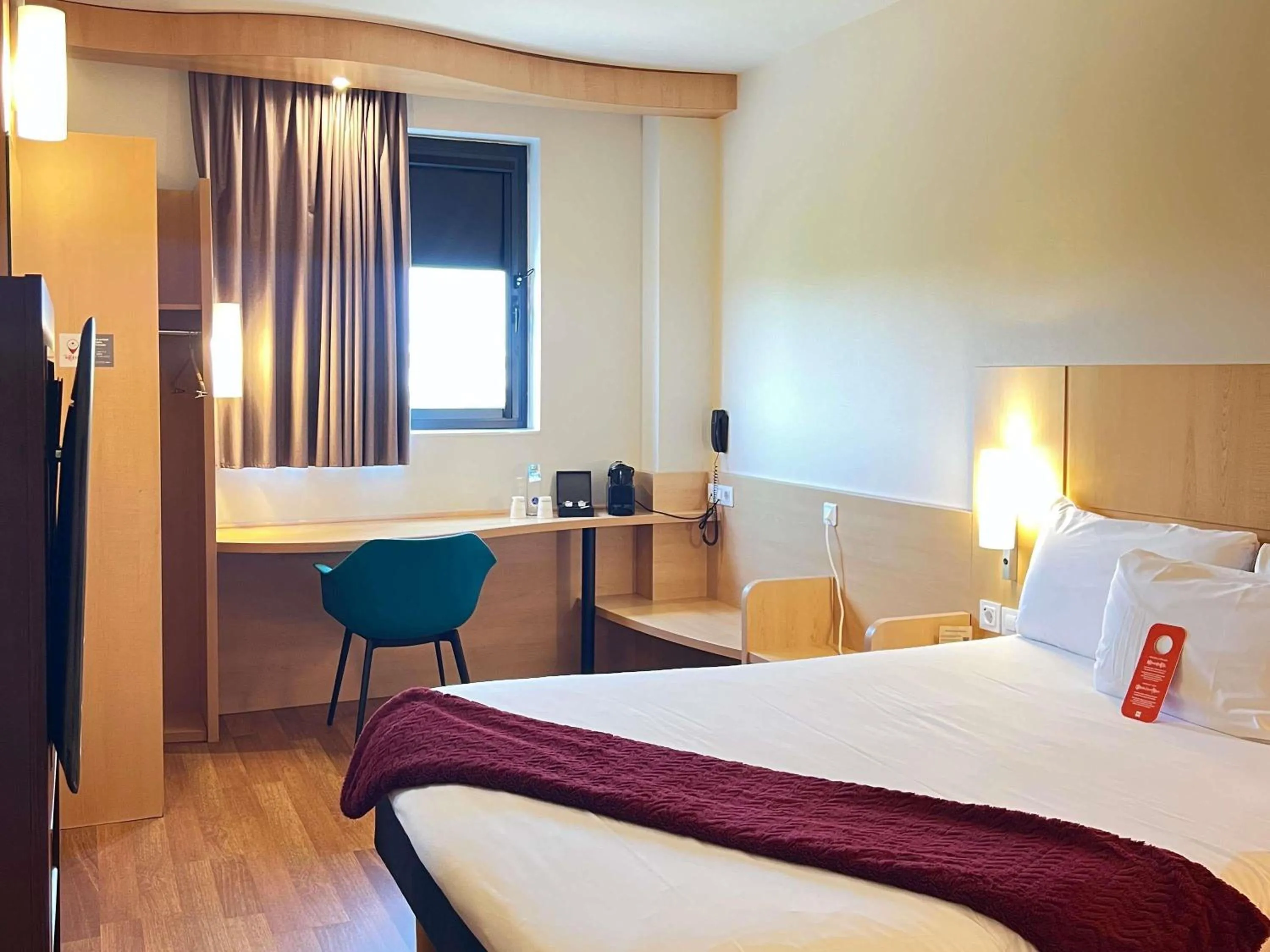 Bedroom, Bed in Ibis Ripollet