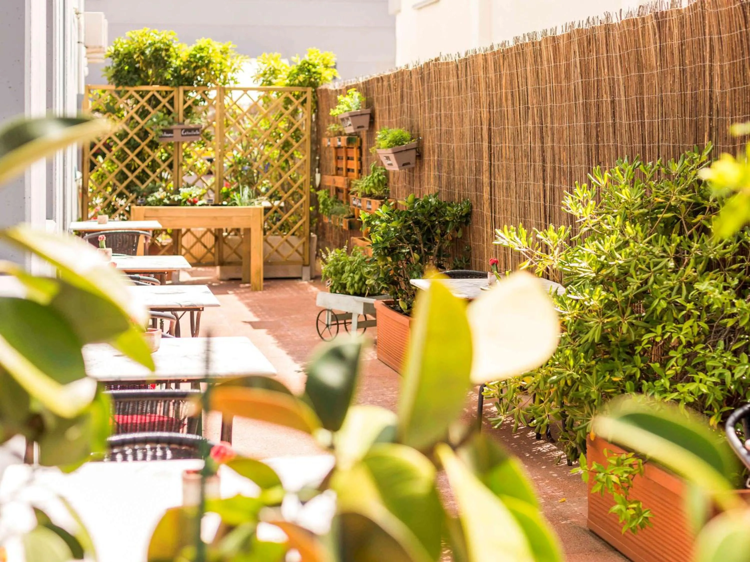 Lounge or bar in Ibis Barcelona Castelldefels