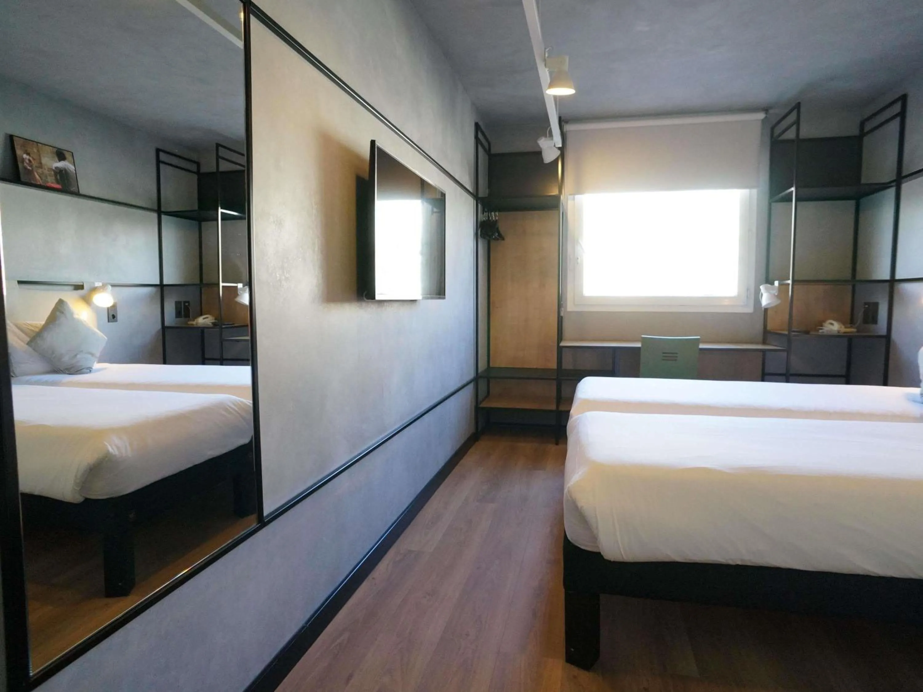 Bedroom, Bed in Ibis Barcelona Castelldefels