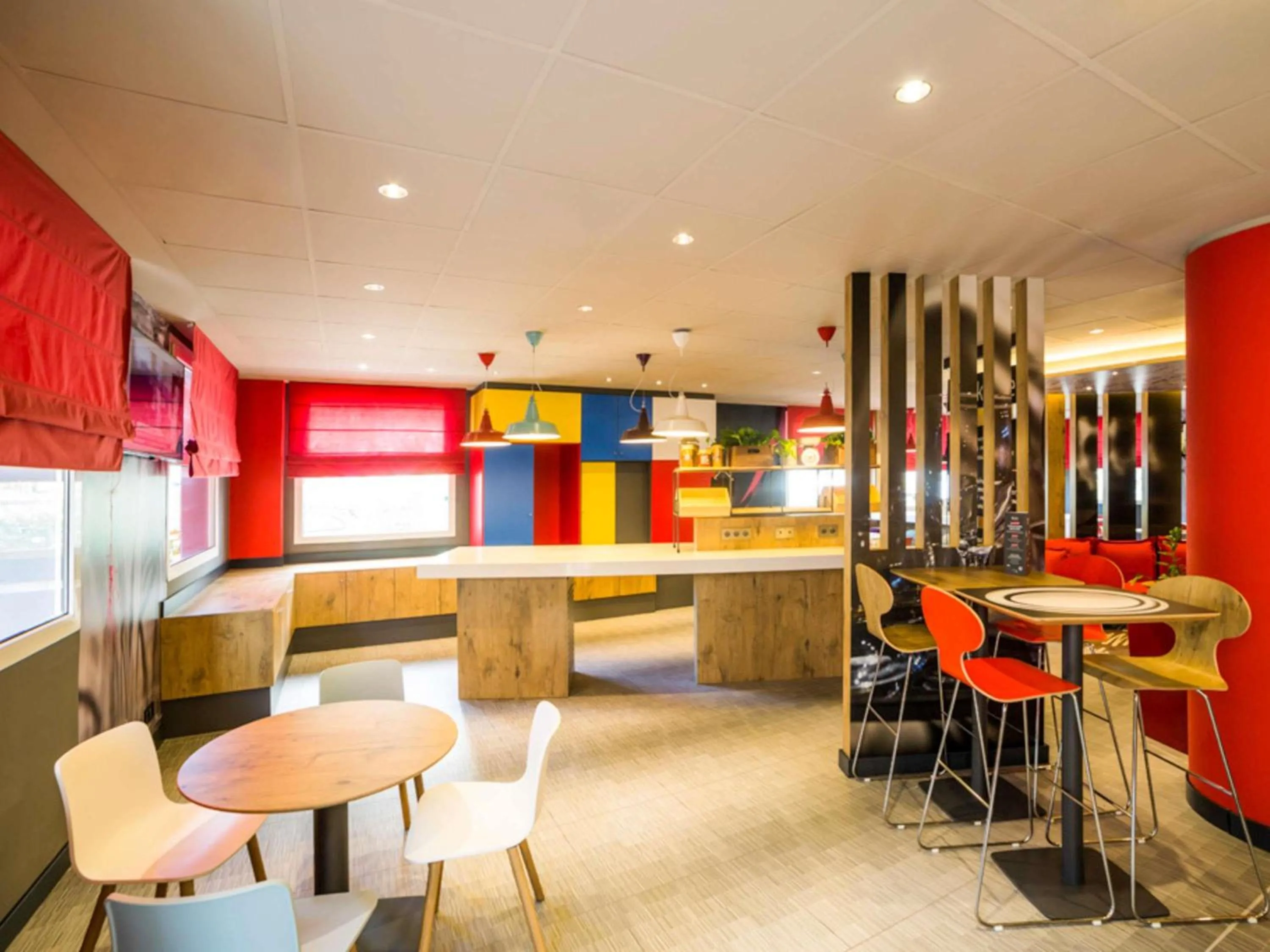 Restaurant/places to eat in Ibis Barcelona Castelldefels