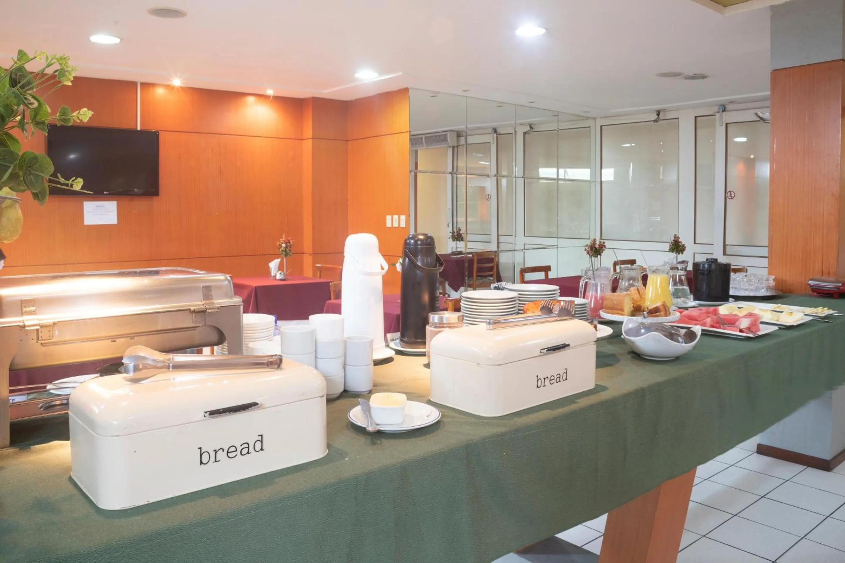 Continental breakfast in Rede Andrade Real