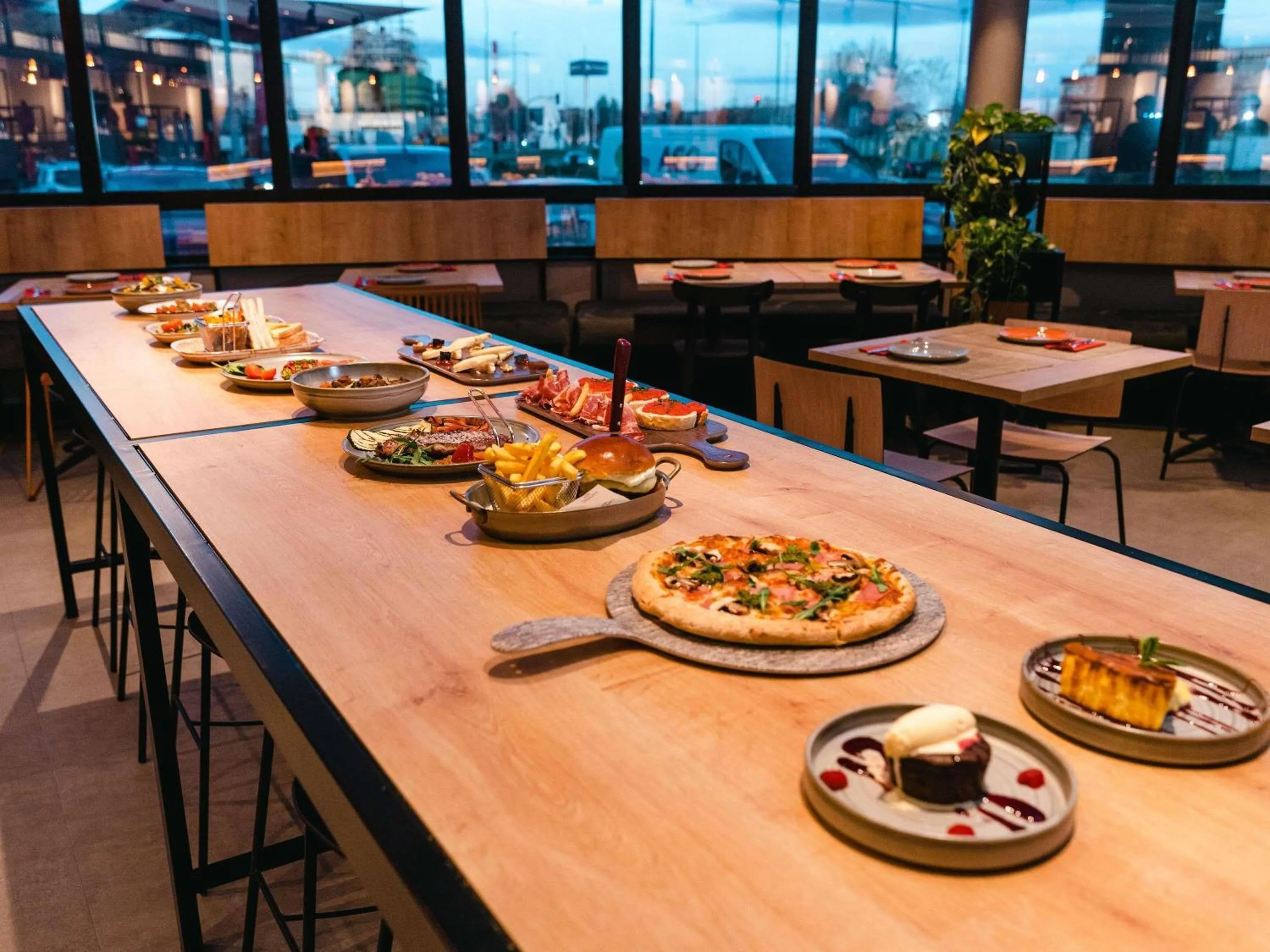 Restaurant/places to eat in Ibis Valladolid