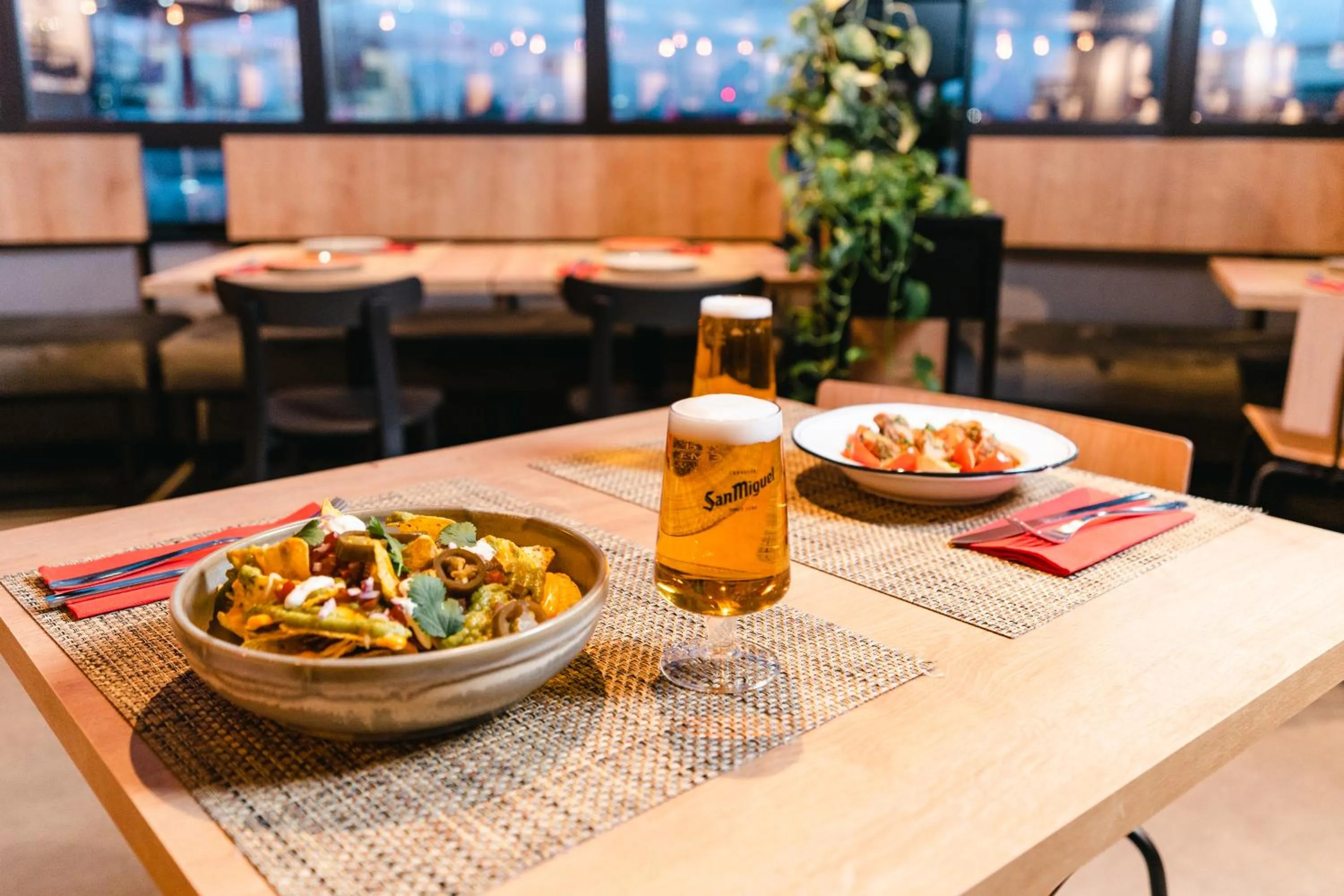 Restaurant/places to eat in Ibis Valladolid