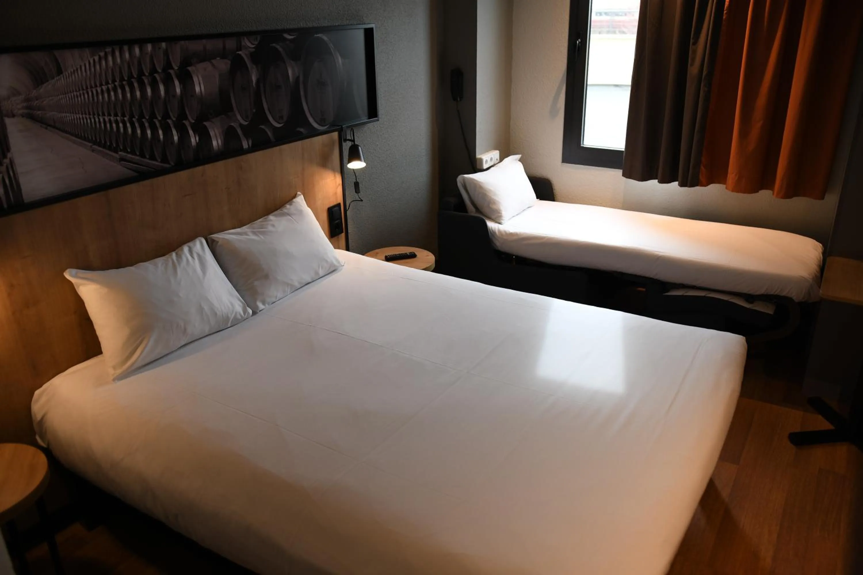 Bed in Ibis Valladolid