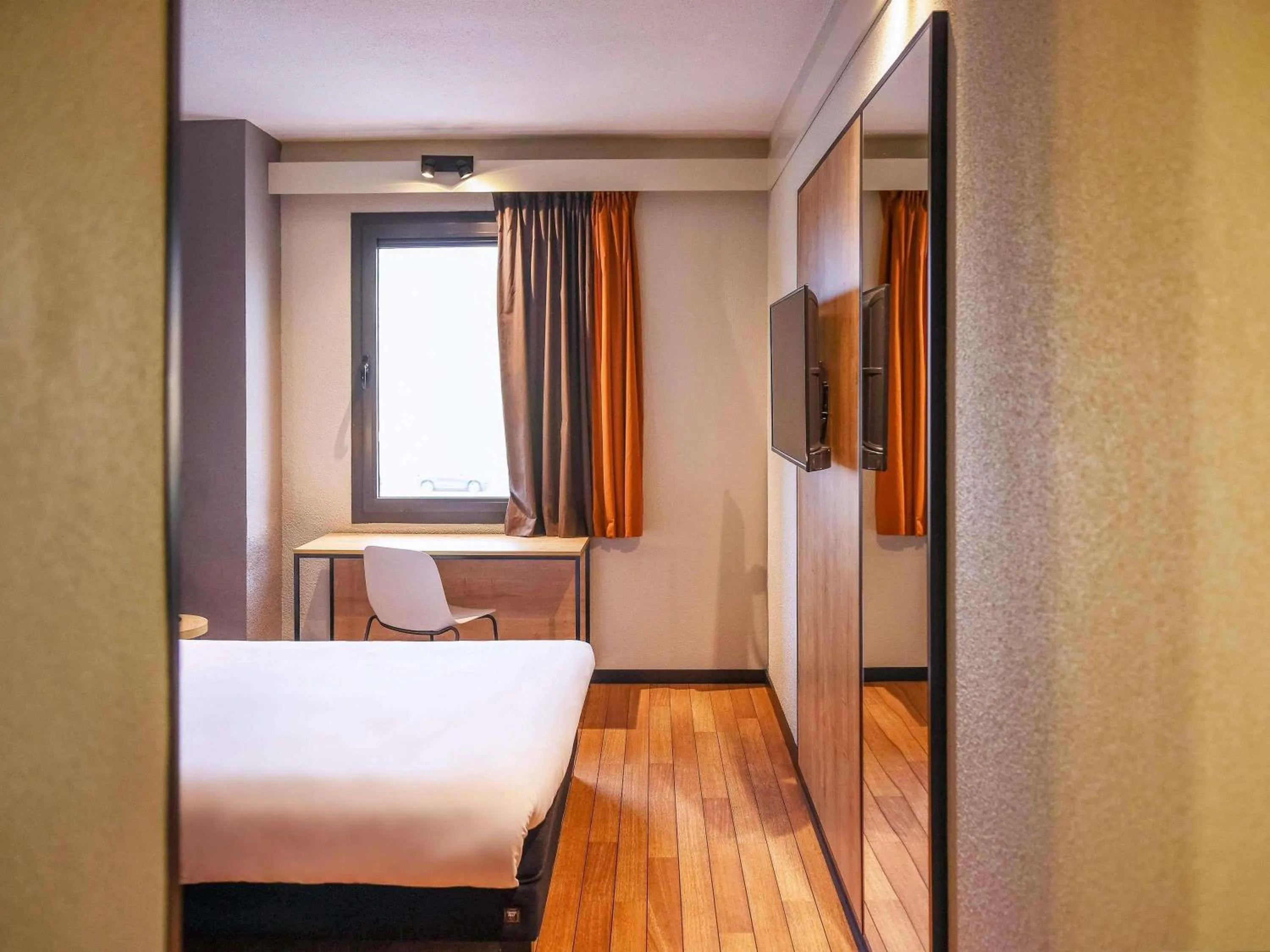 Bedroom, Bed in Ibis Valladolid