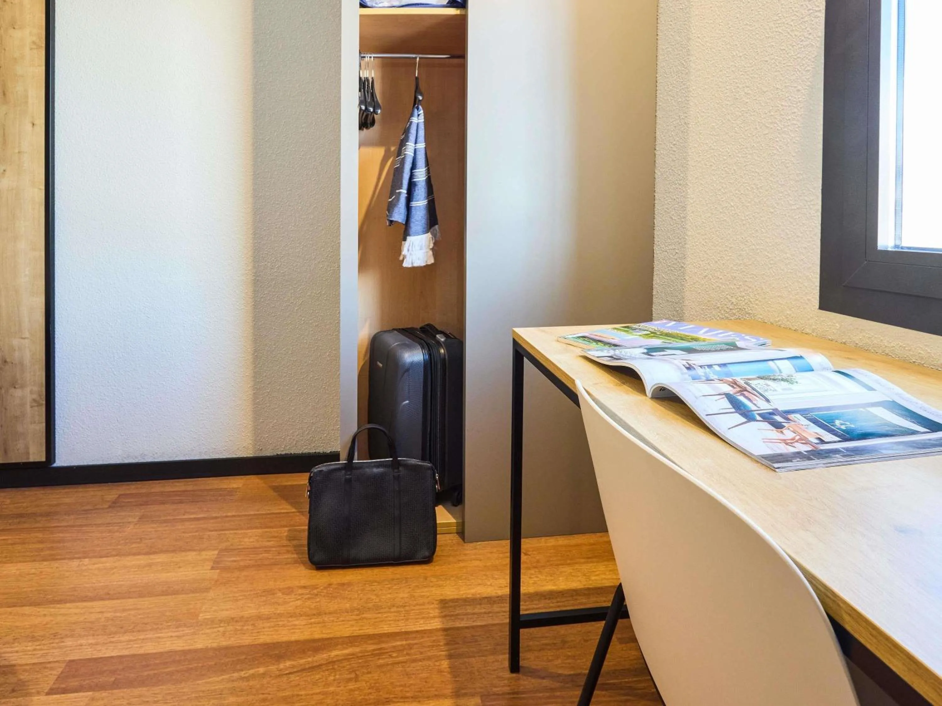 Bedroom in Ibis Valladolid