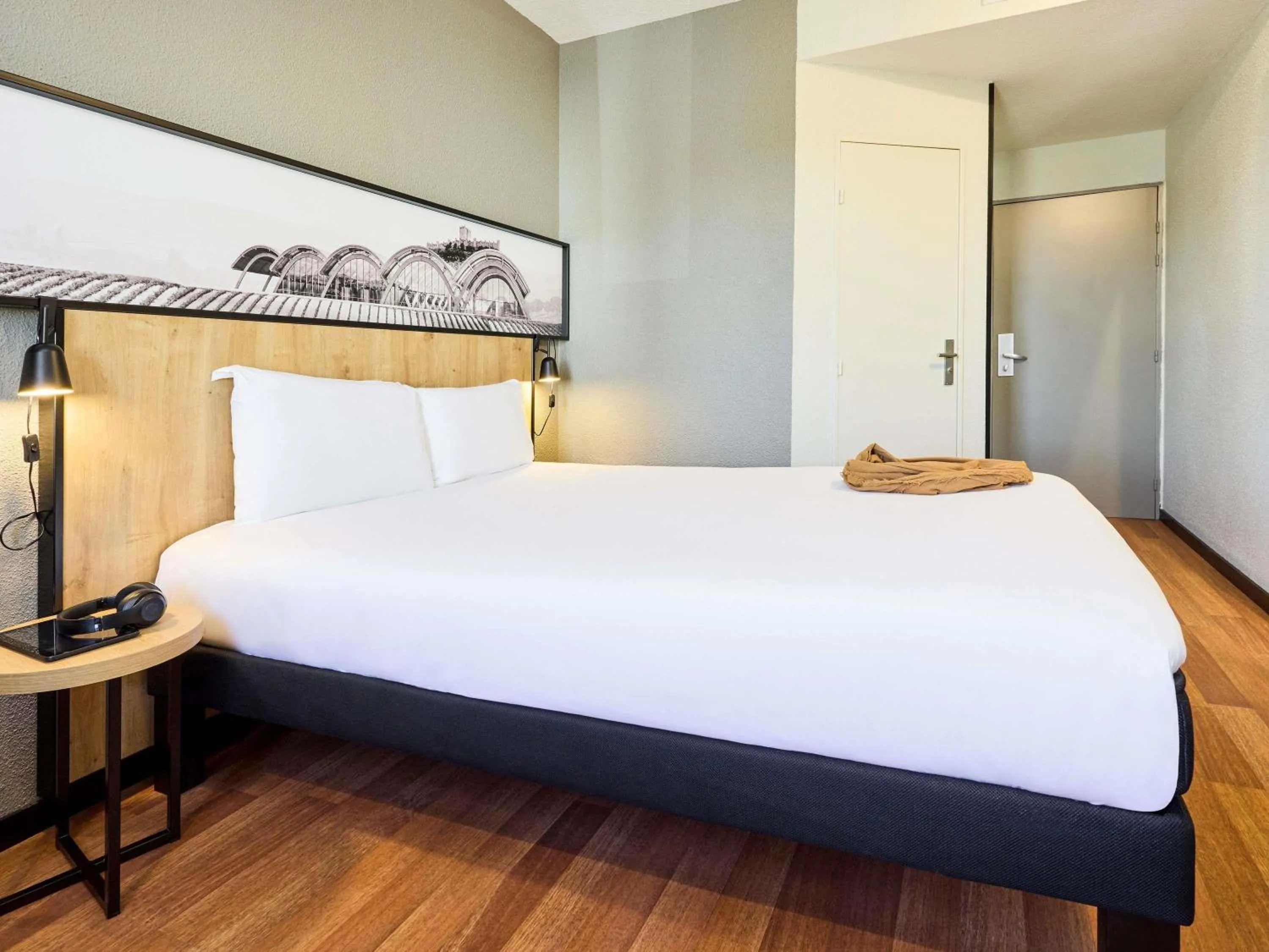 Bedroom, Bed in Ibis Valladolid