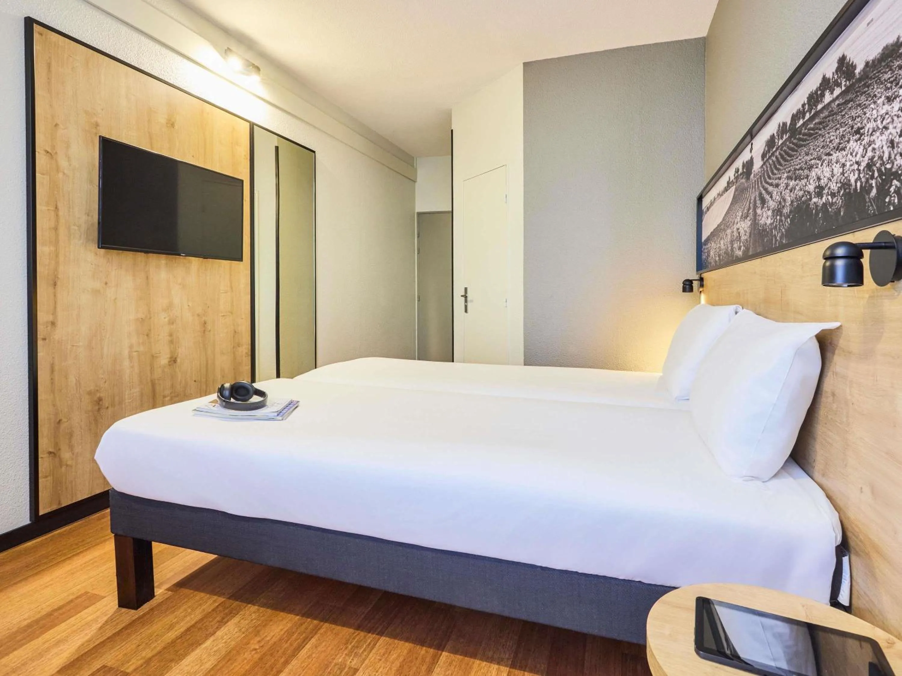 Bedroom, Bed in Ibis Valladolid