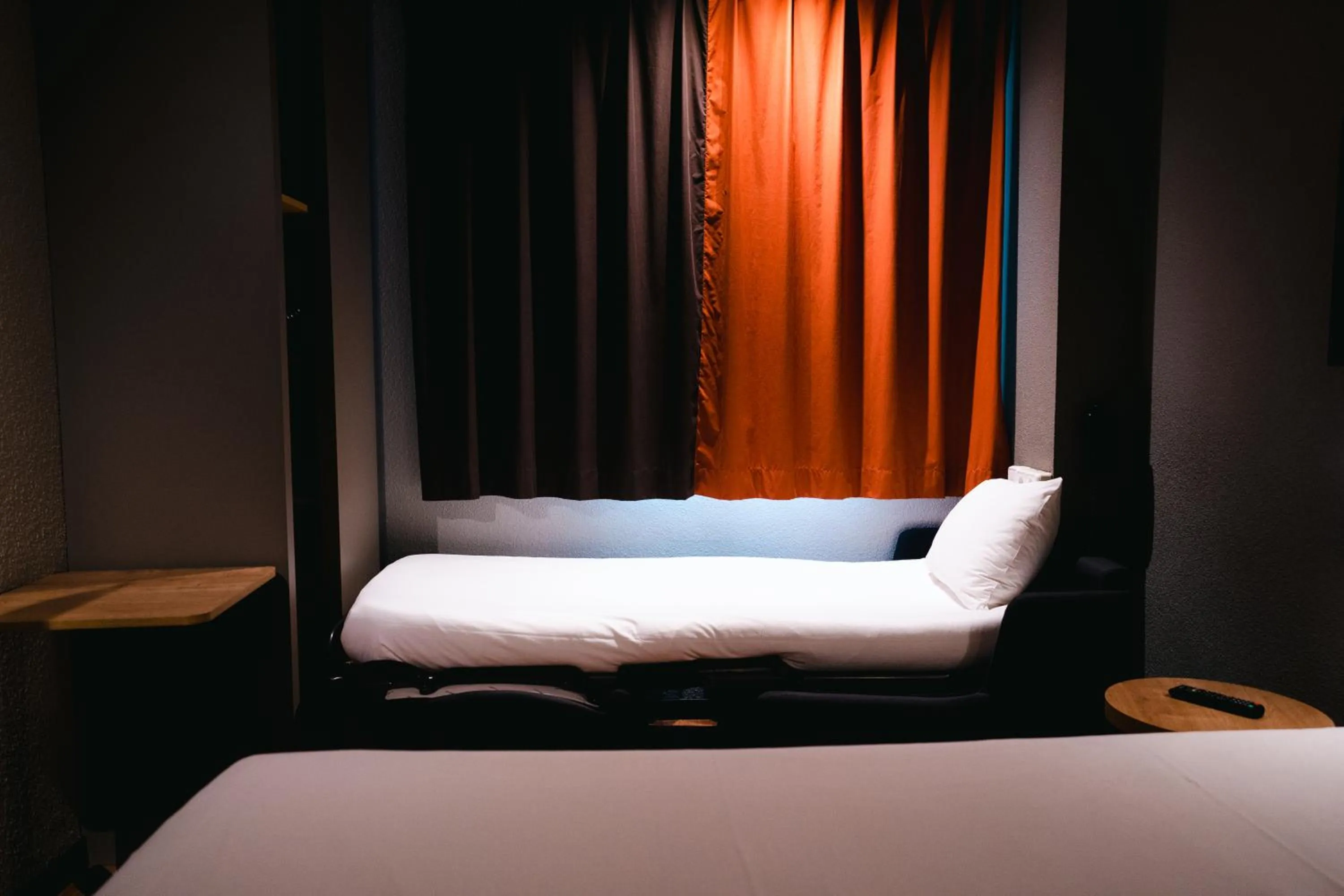 Bed in Ibis Valladolid