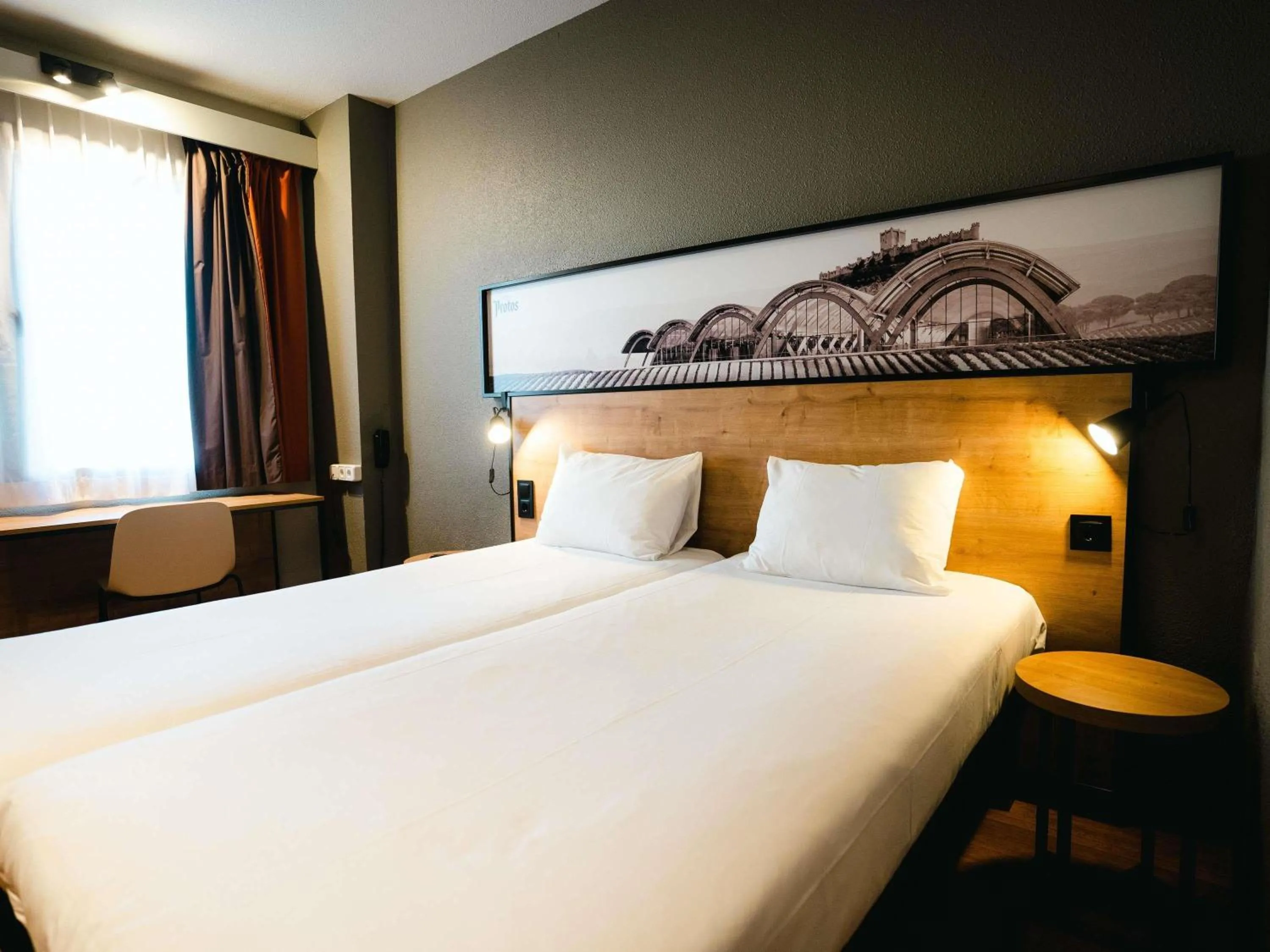 Bedroom, Bed in Ibis Valladolid