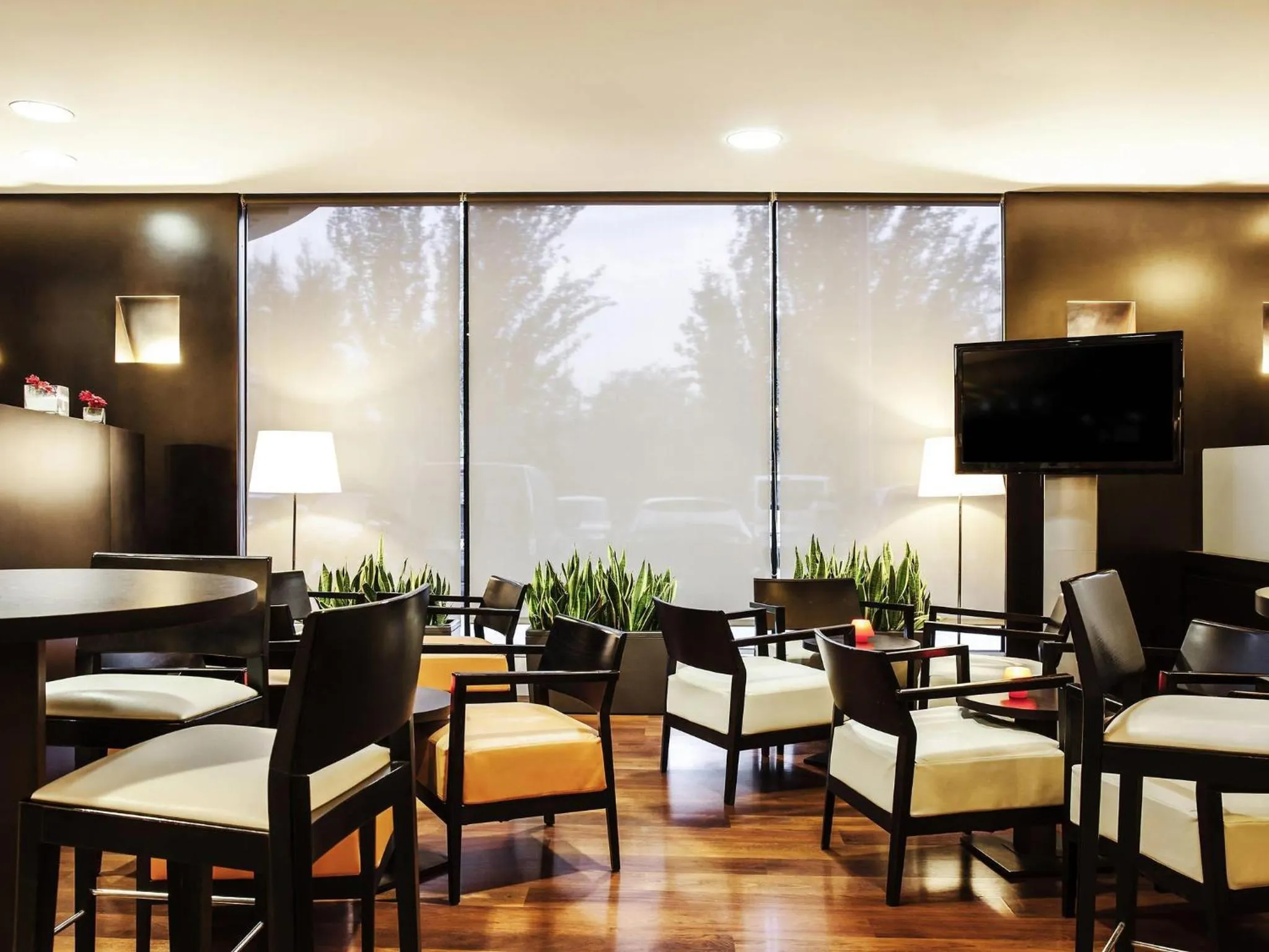 Restaurant/places to eat in Ibis Barcelona Molins de Rei