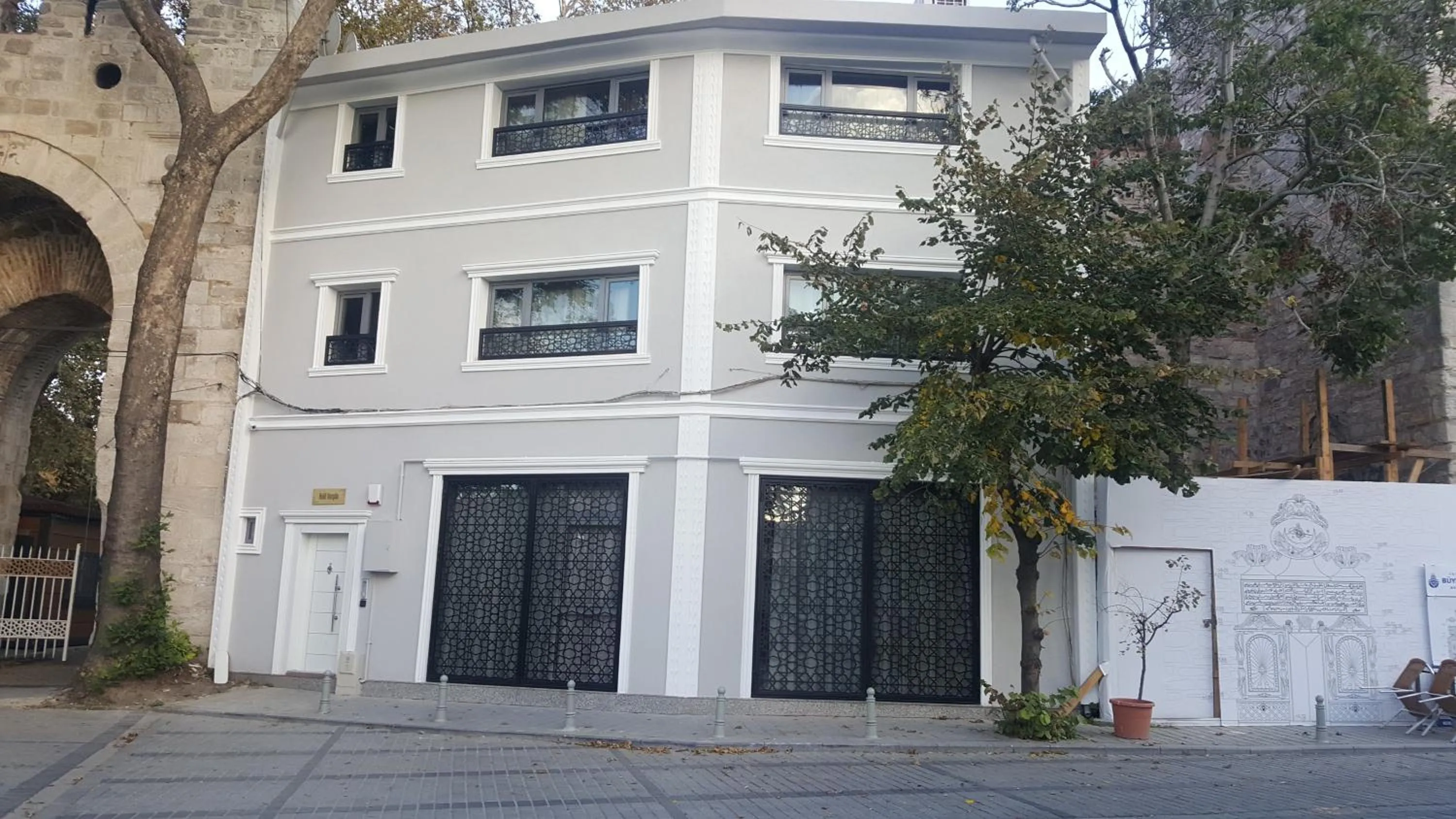 Facade/entrance in HALİT VARGÜN APART