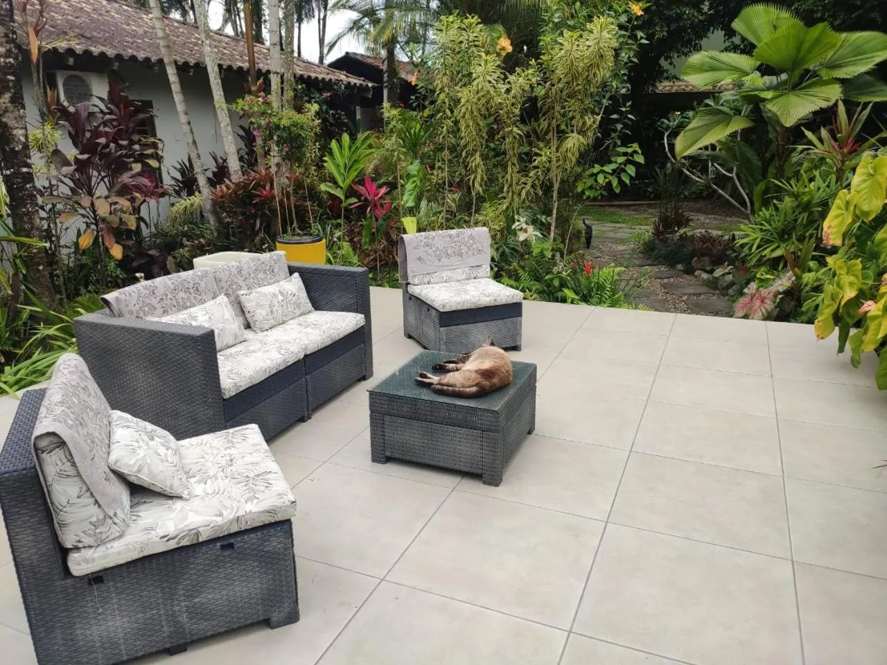 Seating area in Eliconial Paraty Pousada