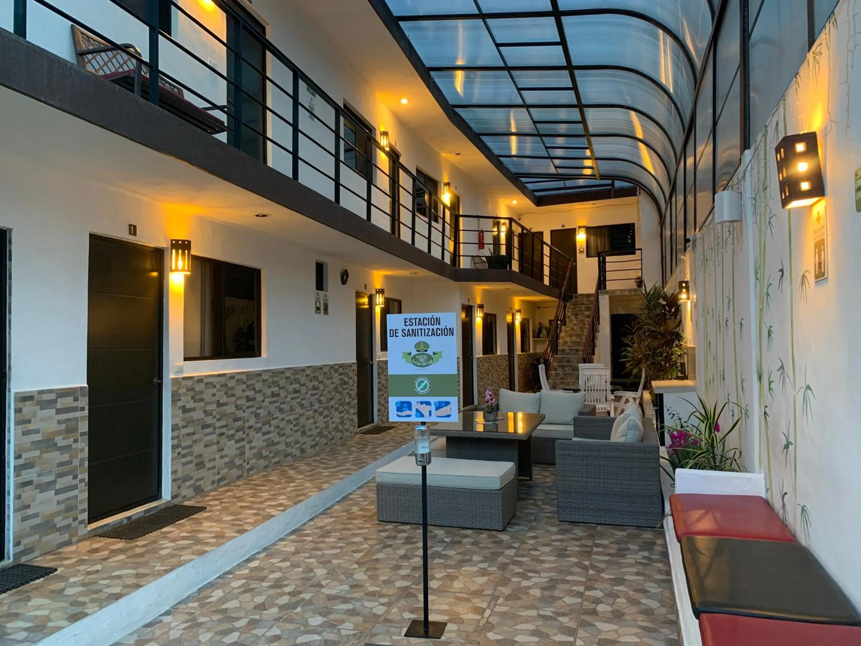 Facade/entrance in Hotel La Casa del Capi