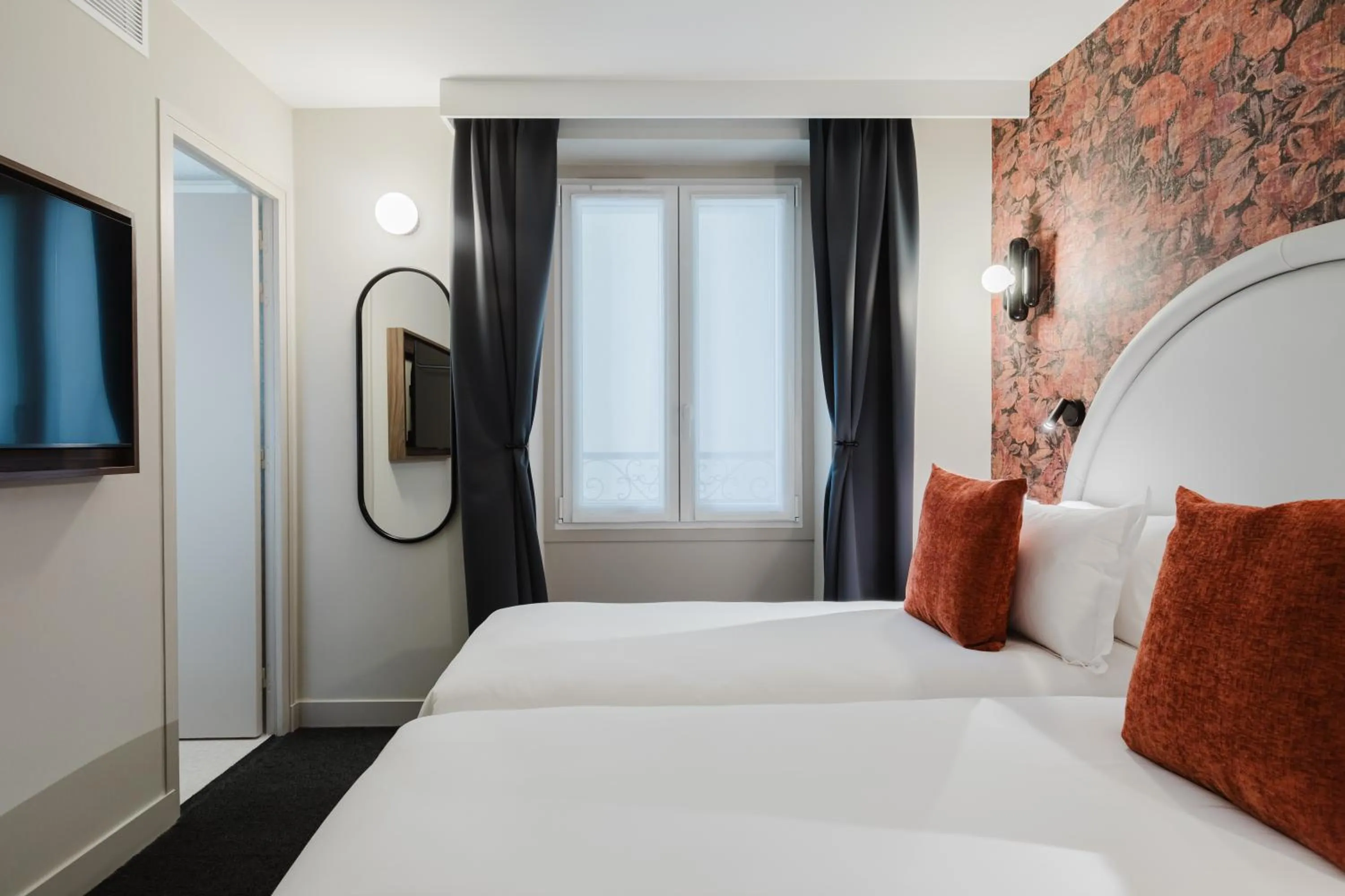 Bed in Hotel Prince Albert Opéra