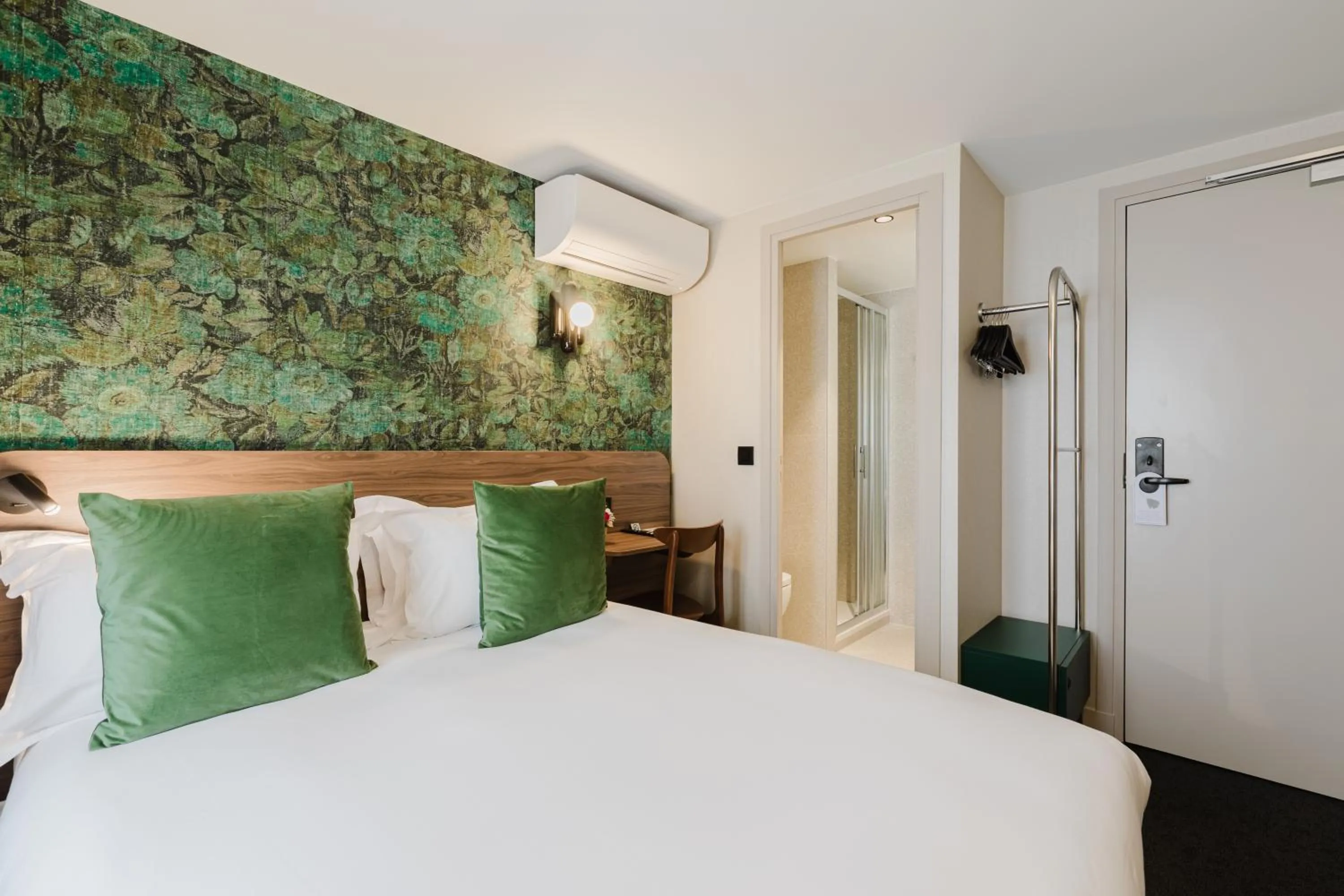 Bed in Hotel Prince Albert Opéra