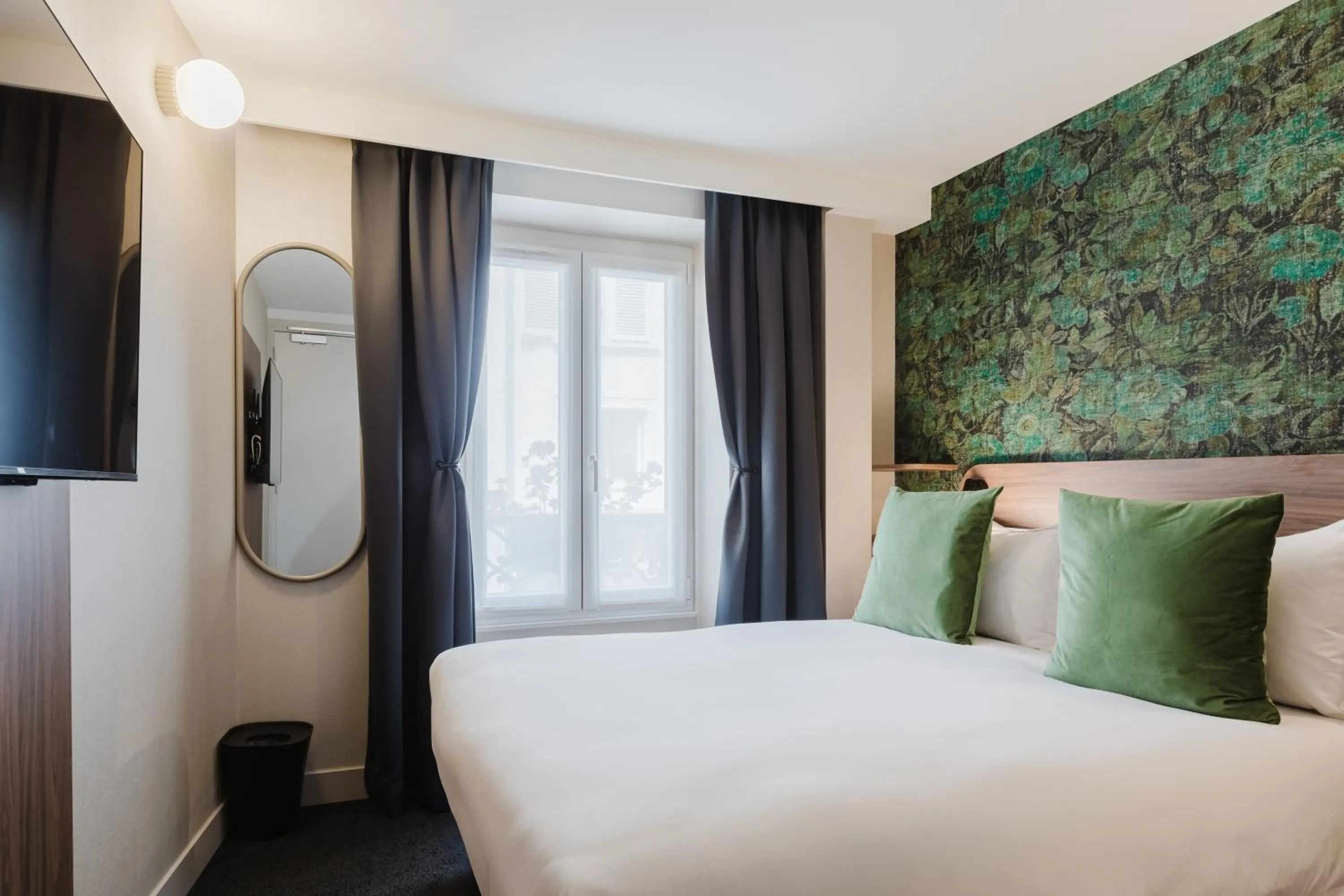 Bed in Hotel Prince Albert Opéra