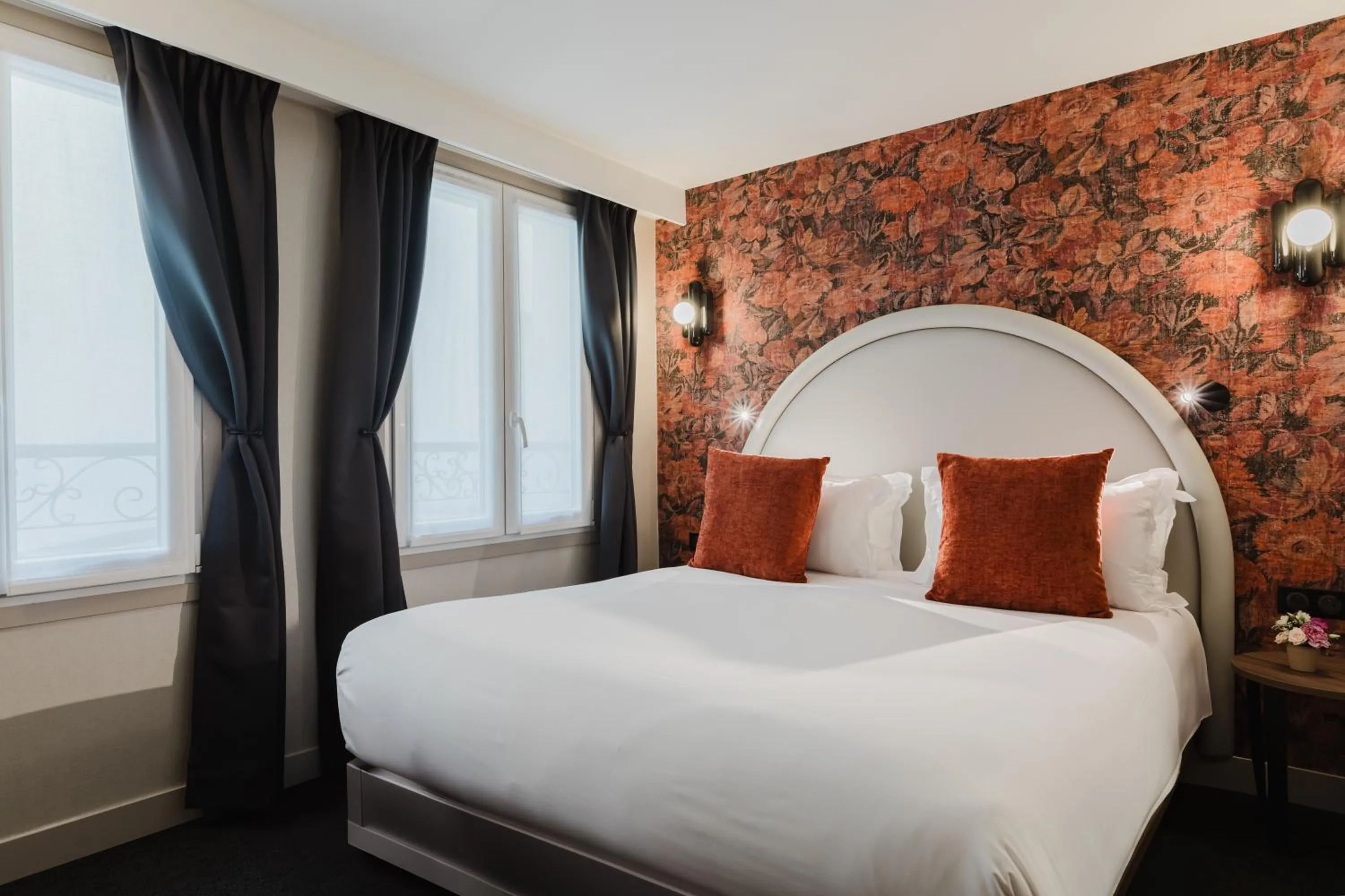 Bed in Hotel Prince Albert Opéra