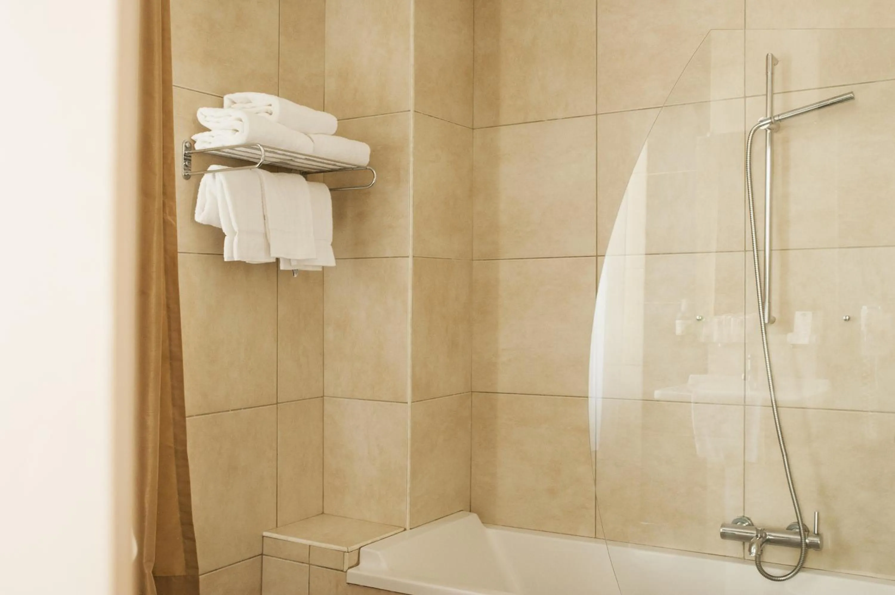 Bathroom in Splendid Hôtel