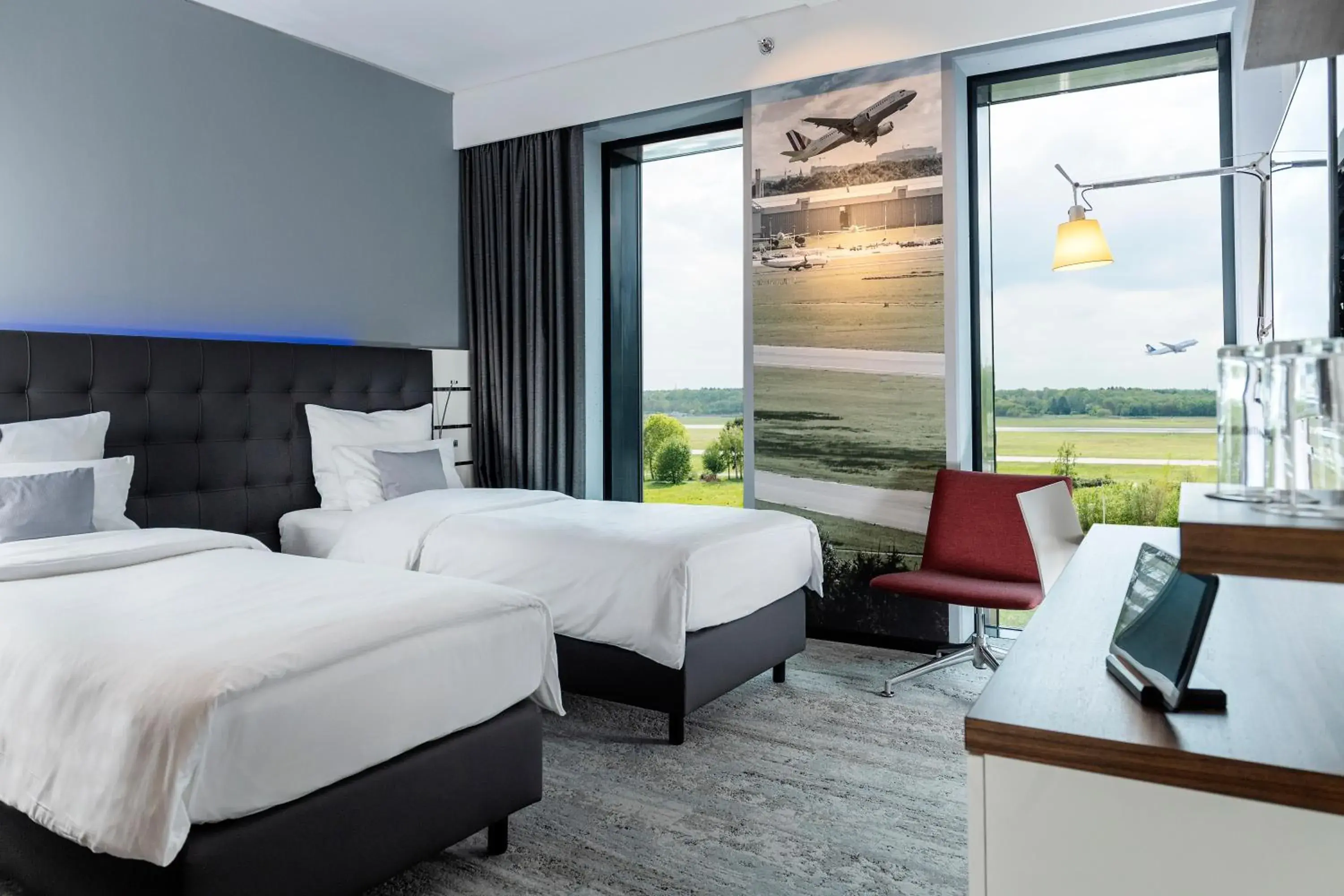 Economy Class Twin Room, Guest room, 2 Twin/Single Bed(s) - single occupancy in Airport Plaza Hotel Hamburg Economy Class Twin Room, Guest room, 2 Twin/Single Bed(s) - single occupancy in Airport Plaza Hotel Hamburg
