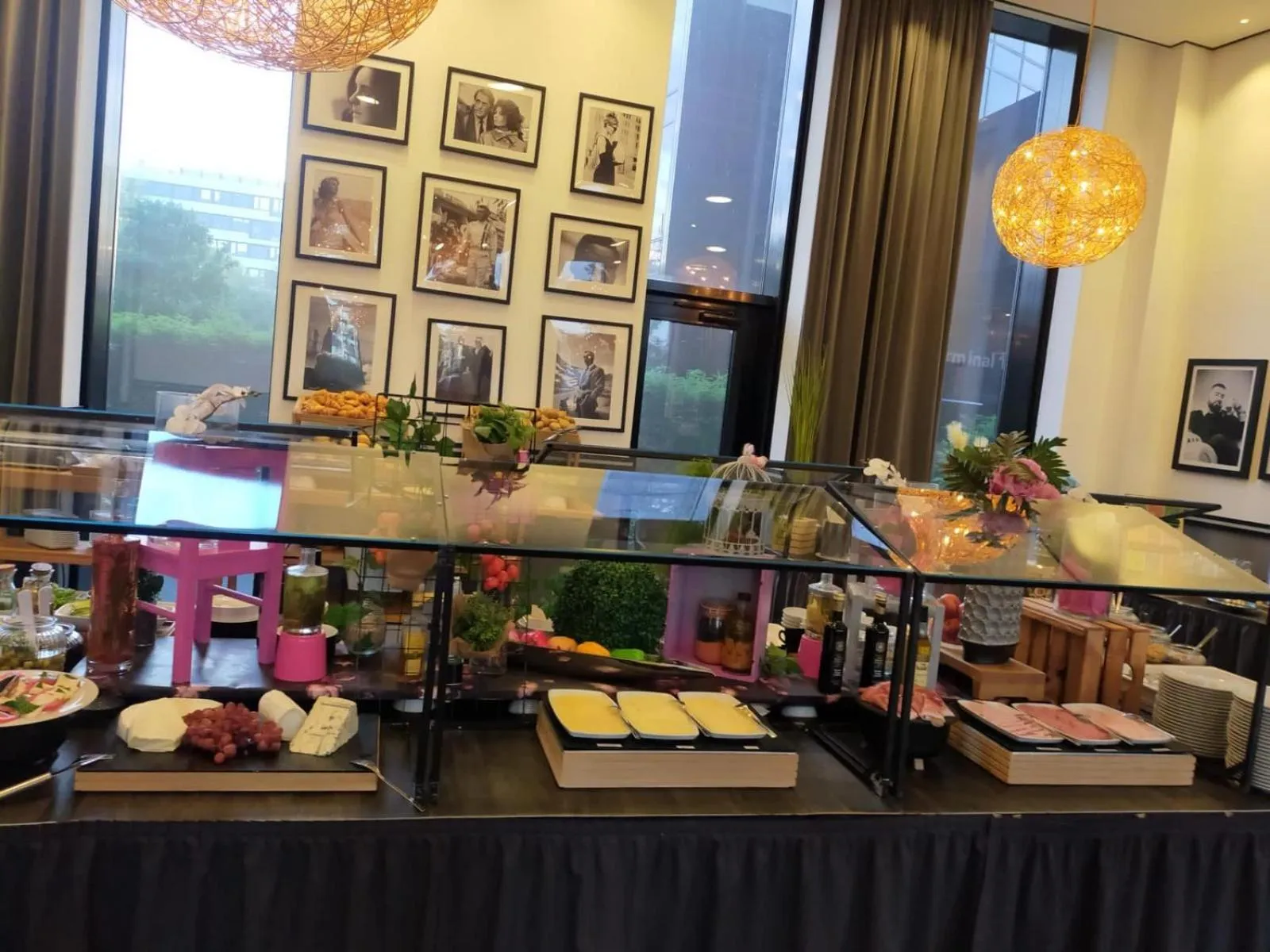 Buffet breakfast in Airport Plaza Hotel Hamburg