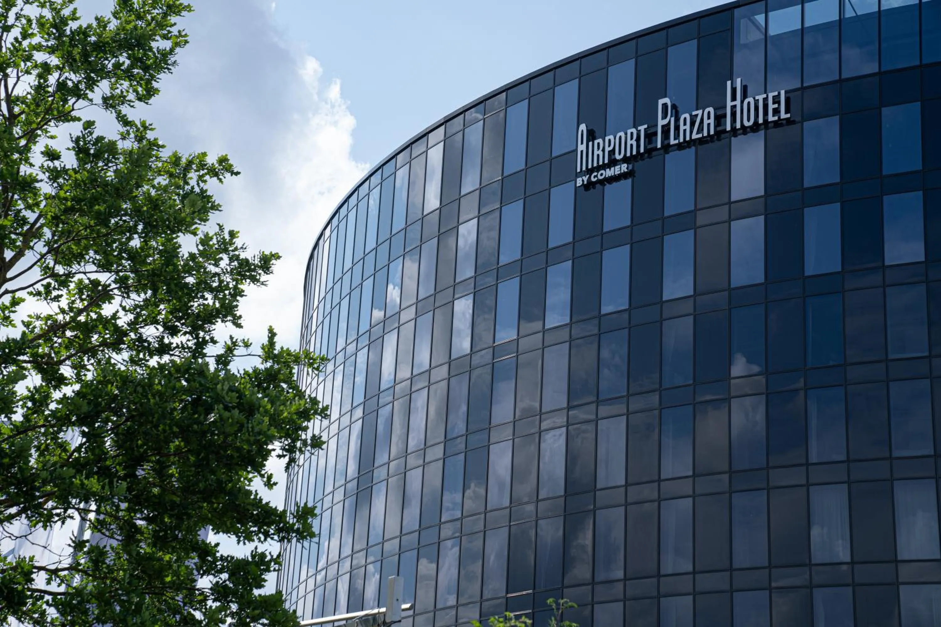 Property building in Airport Plaza Hotel Hamburg