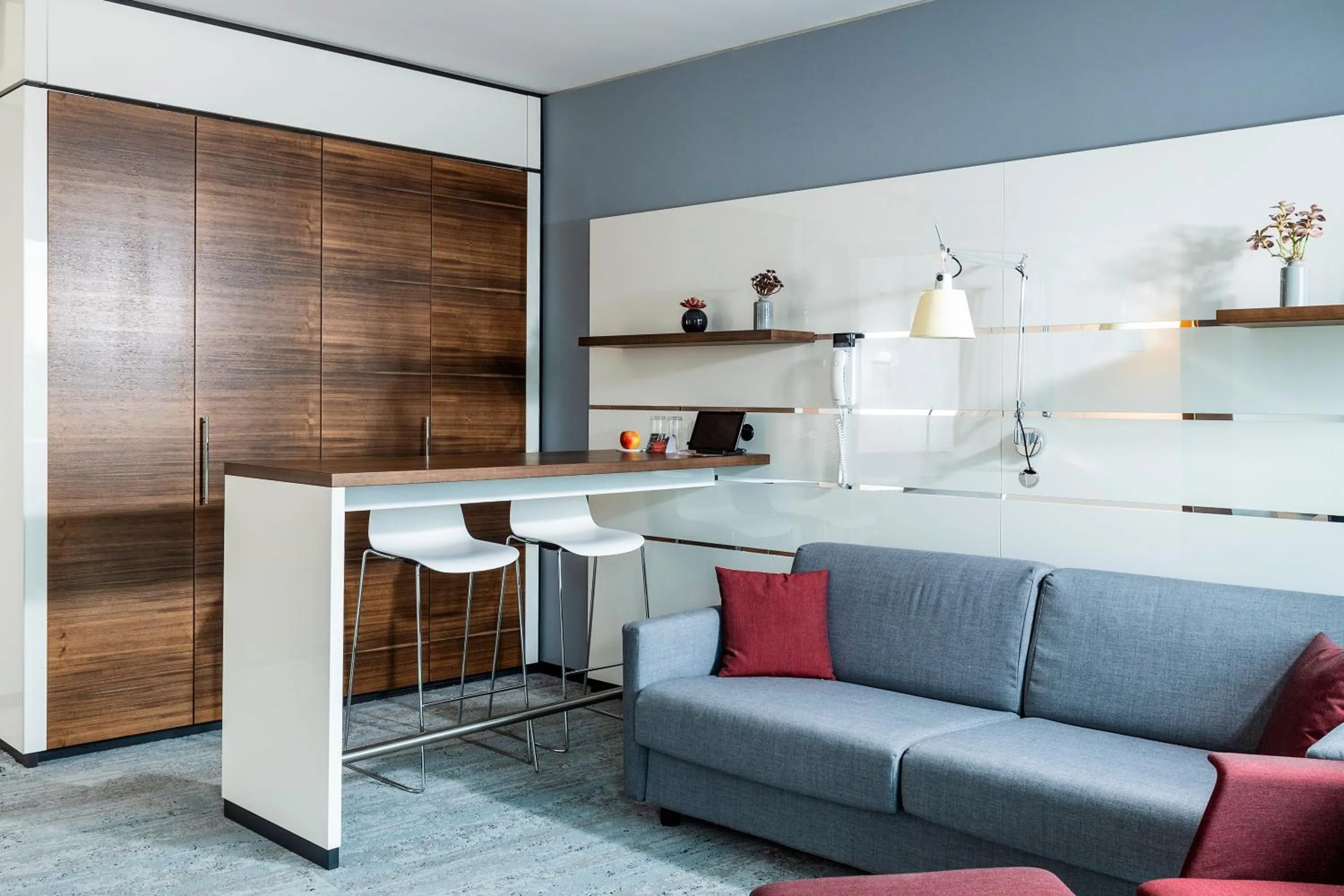 Kitchen or kitchenette in Airport Plaza Hotel Hamburg