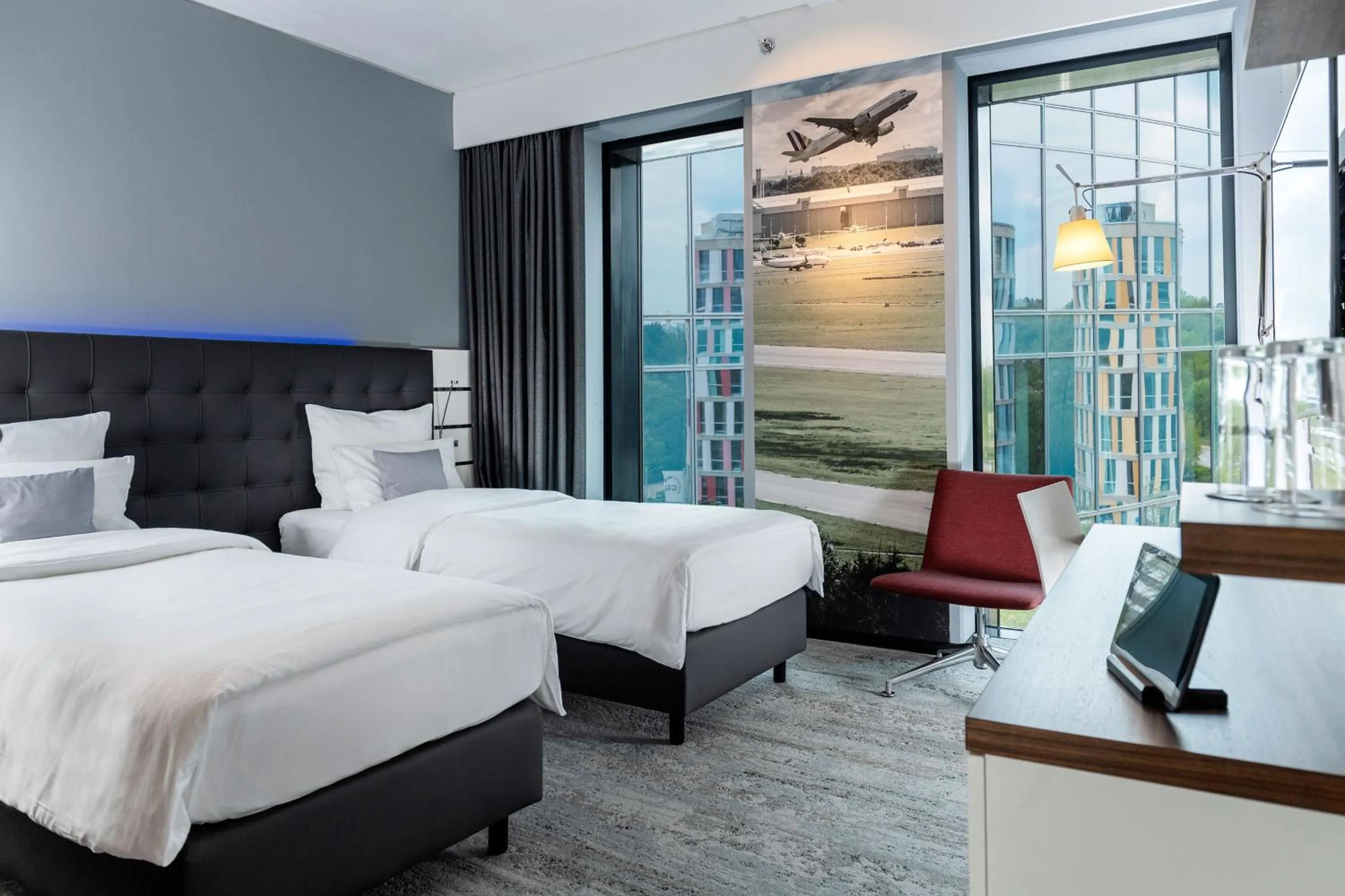 Photo of the whole room, Bed in Airport Plaza Hotel Hamburg