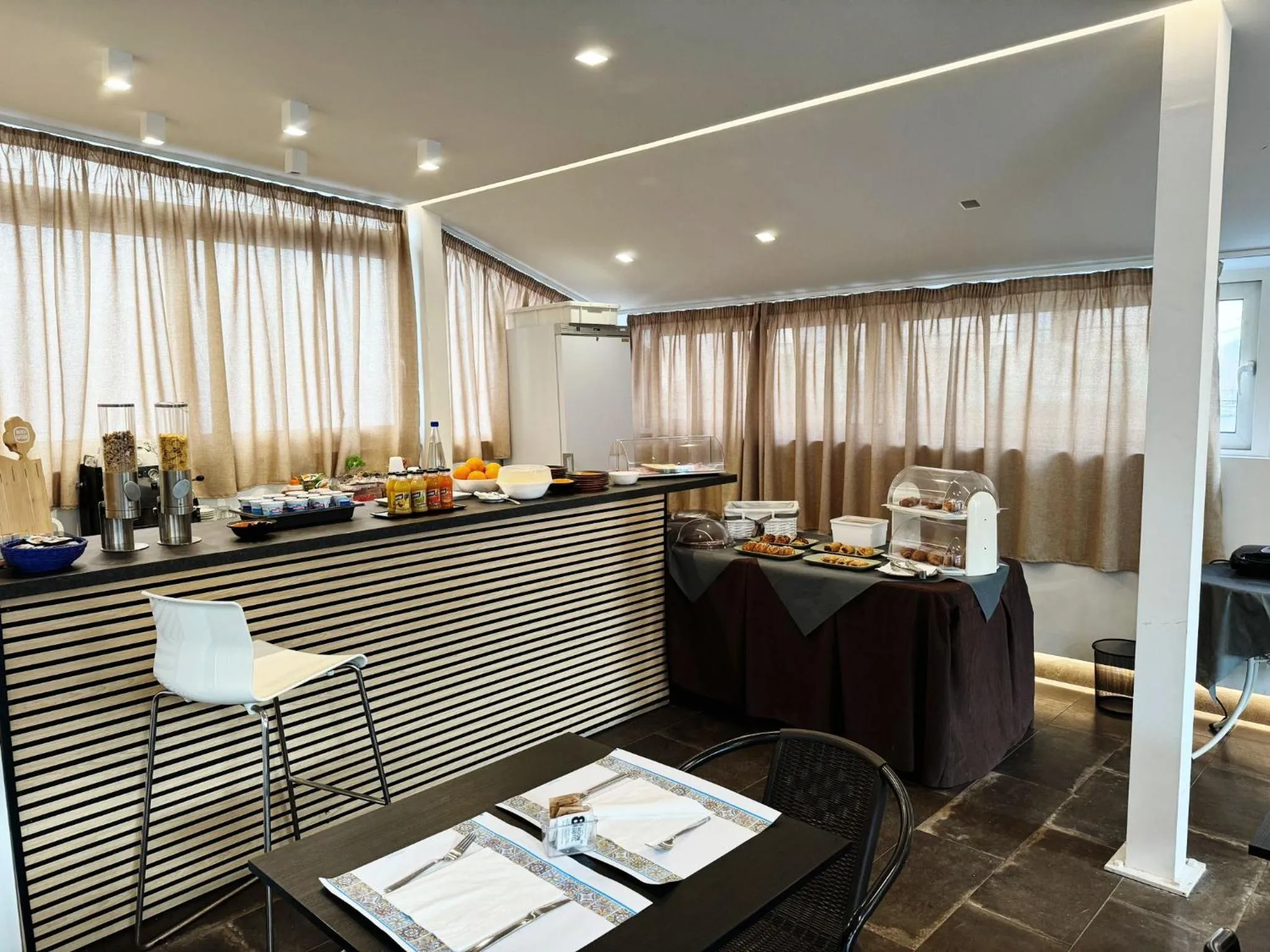 Breakfast in 8room Hotel