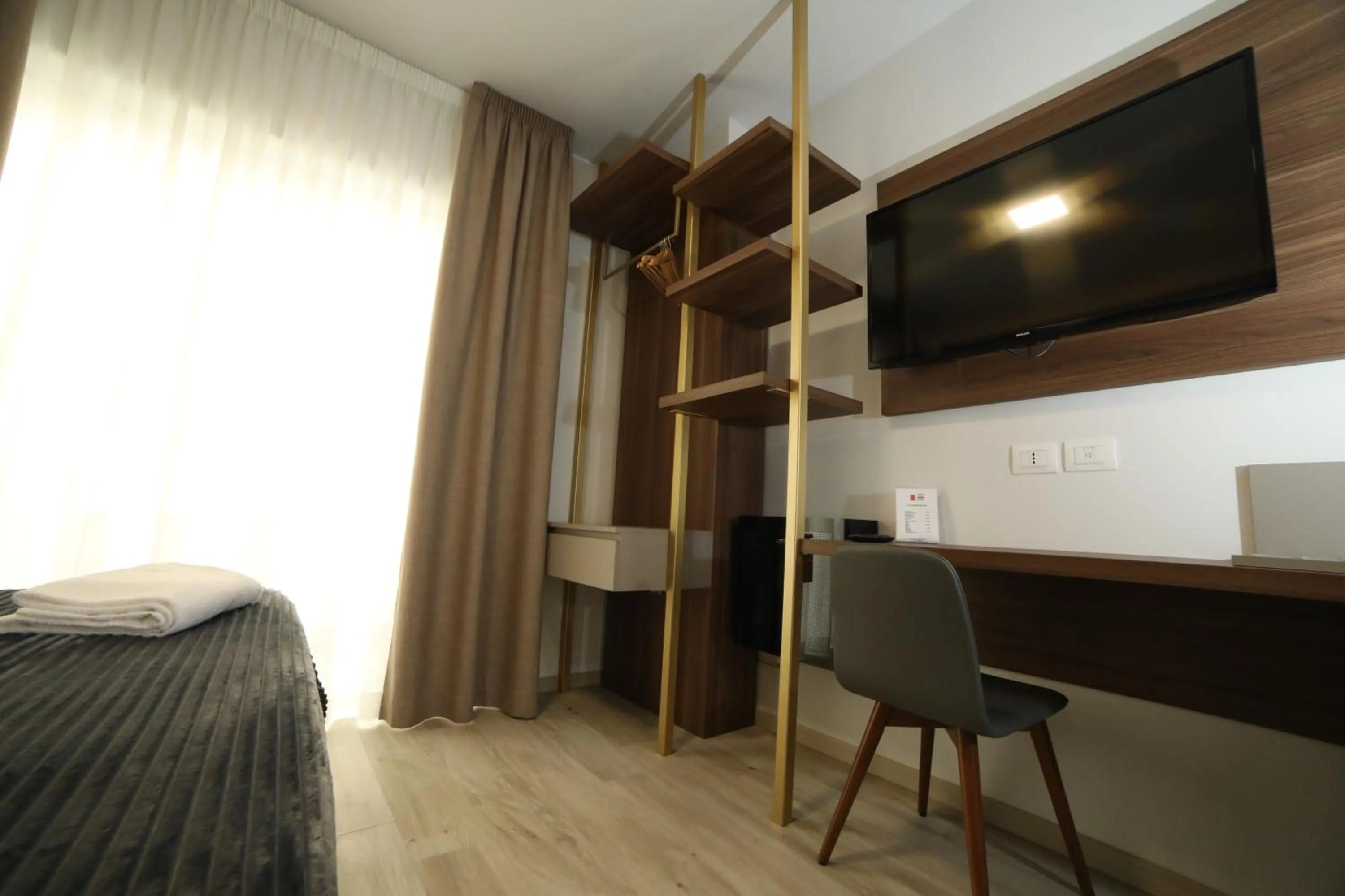 TV and multimedia in 8room Hotel