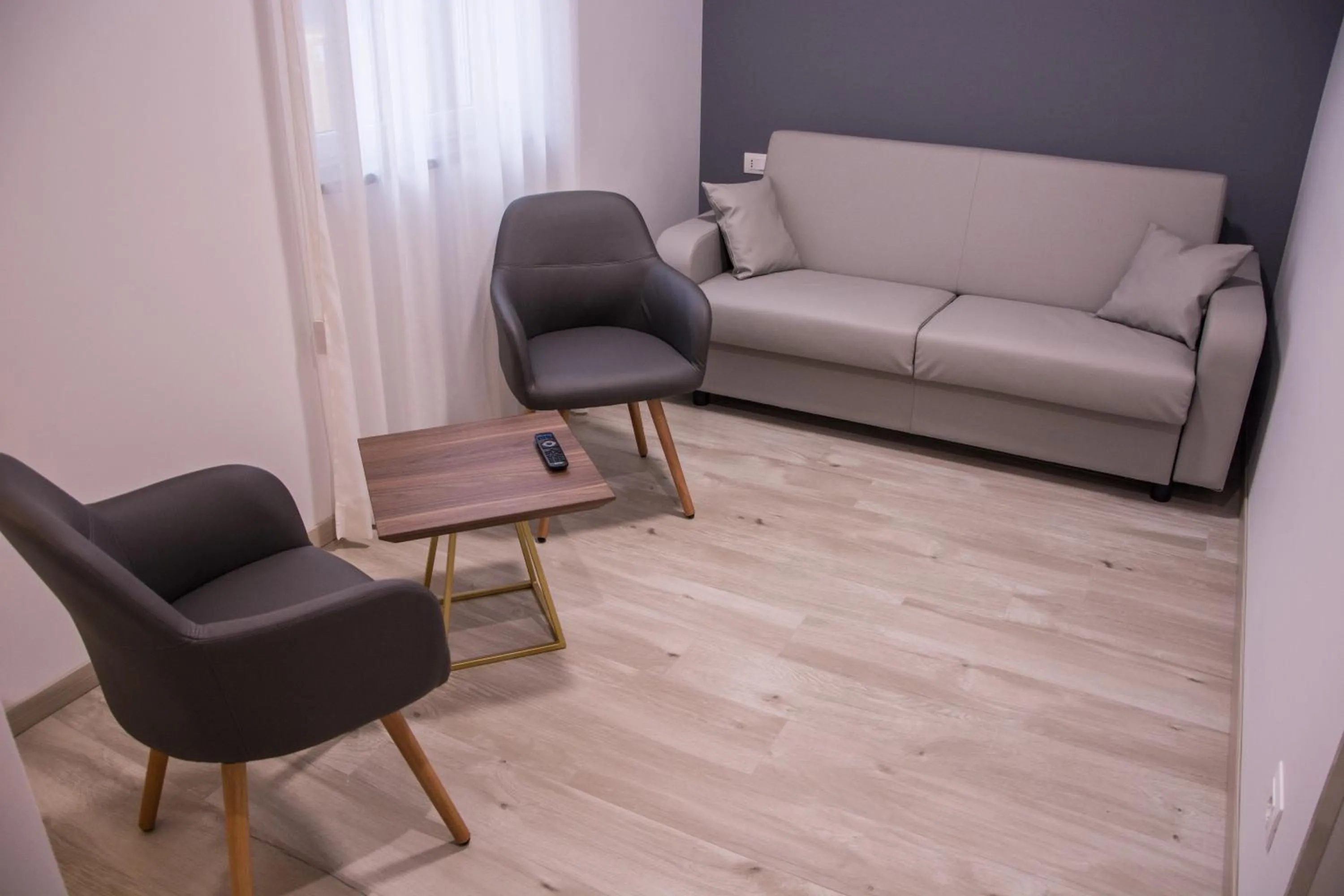 Photo of the whole room in 8room Hotel