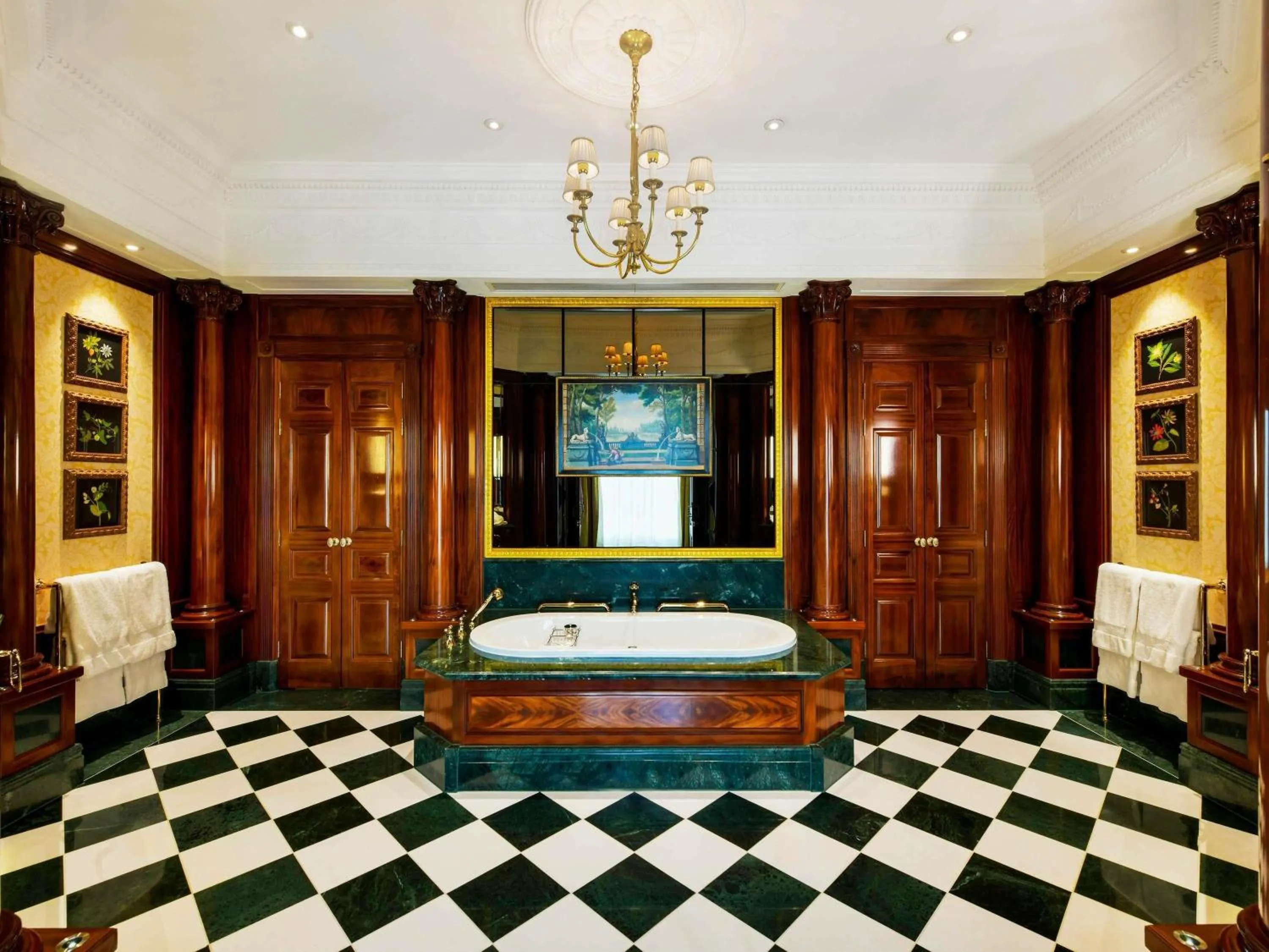 Bedroom, Bed in The Savoy