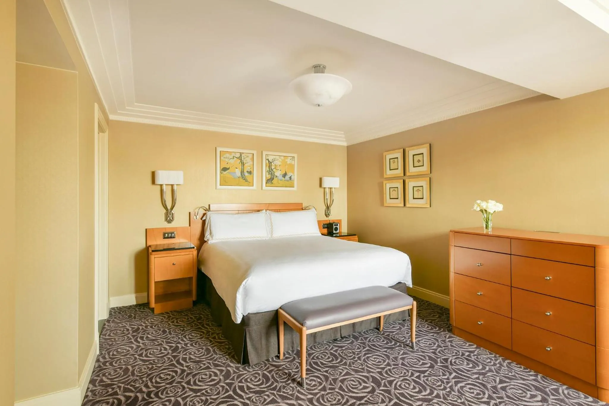 Bedroom, Bed in The Savoy