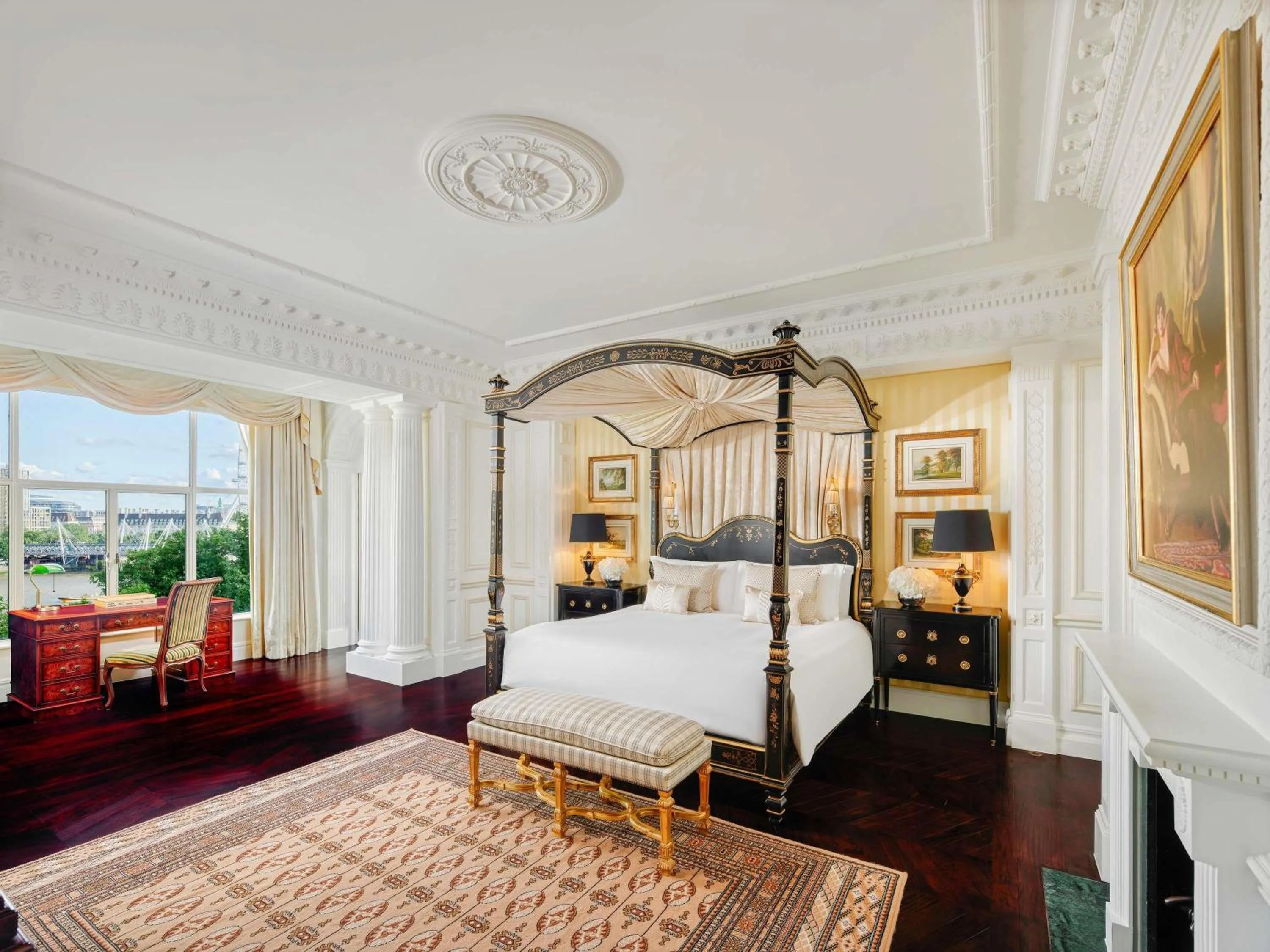 Bedroom, Bed in The Savoy