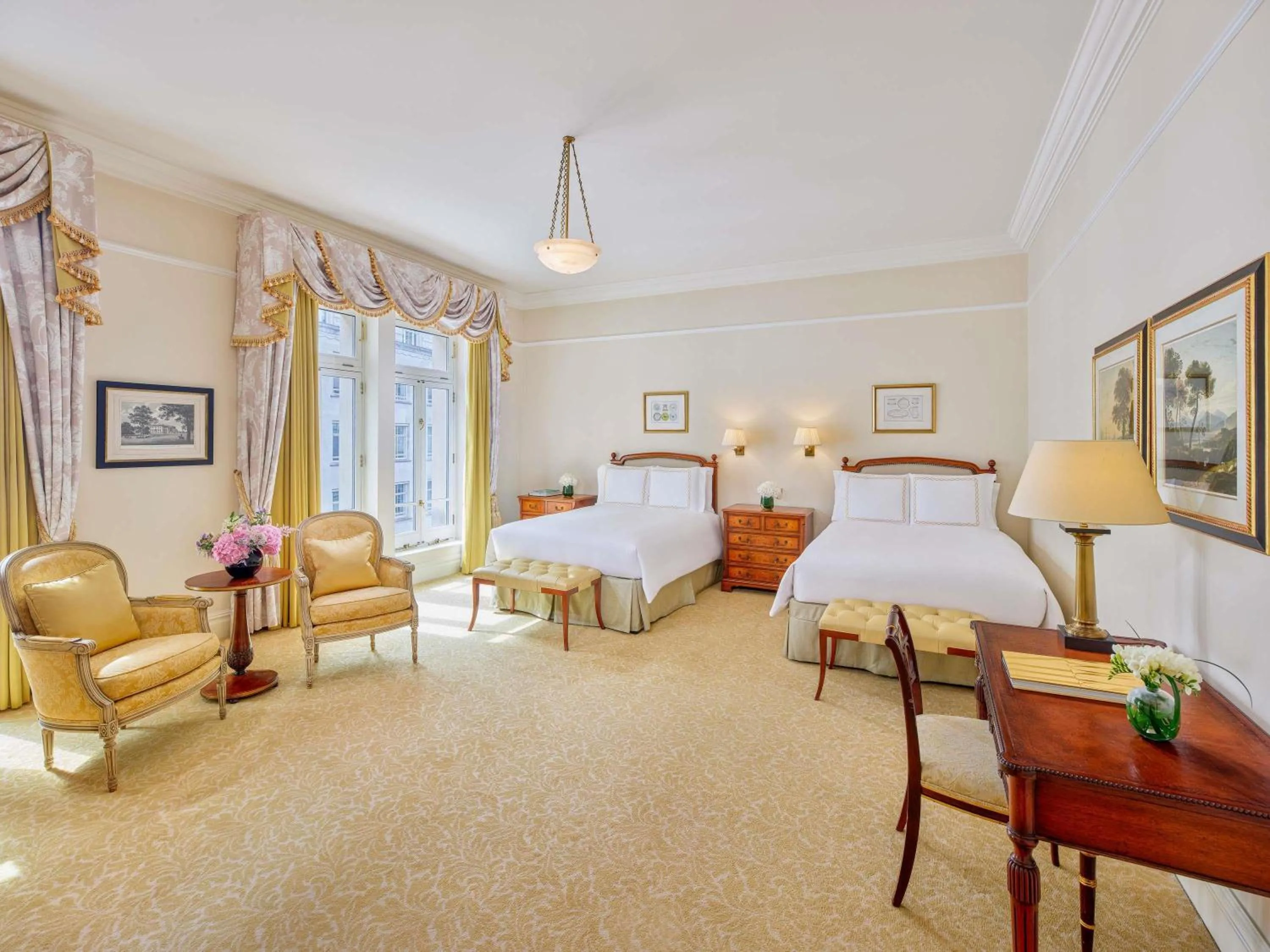 Photo of the whole room, Bed in The Savoy