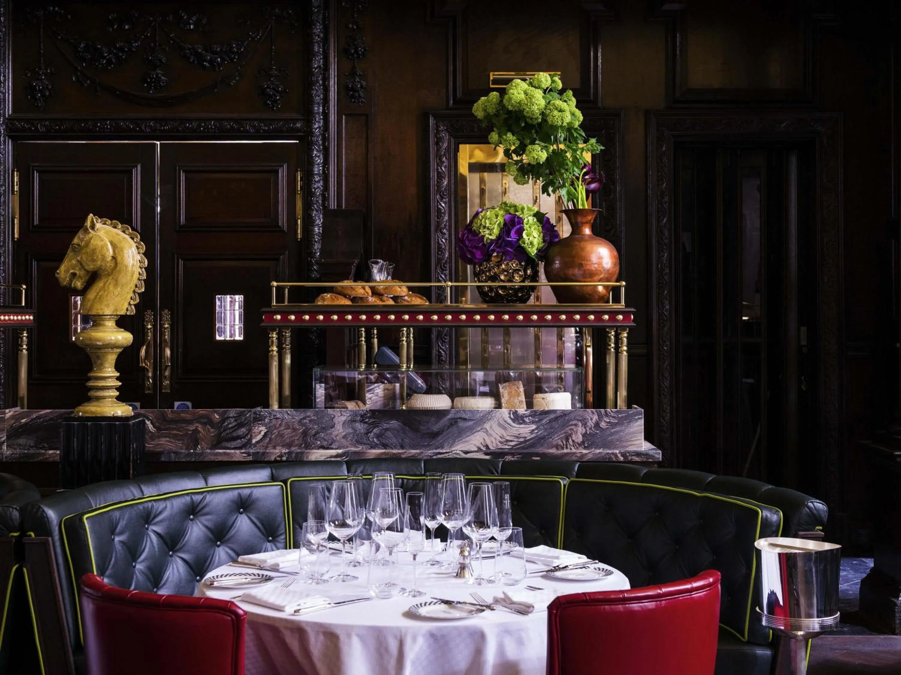 Restaurant/places to eat in The Savoy
