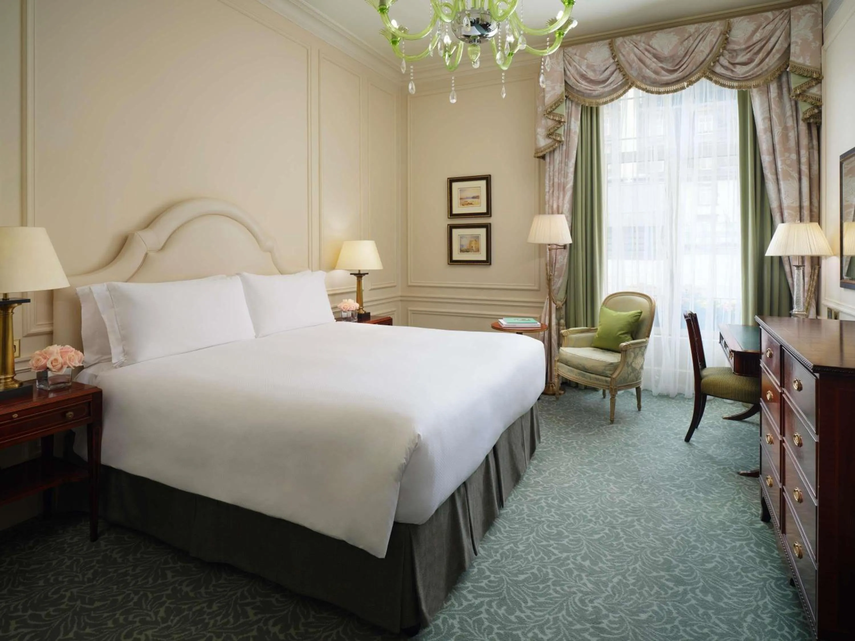 Bedroom, Bed in The Savoy