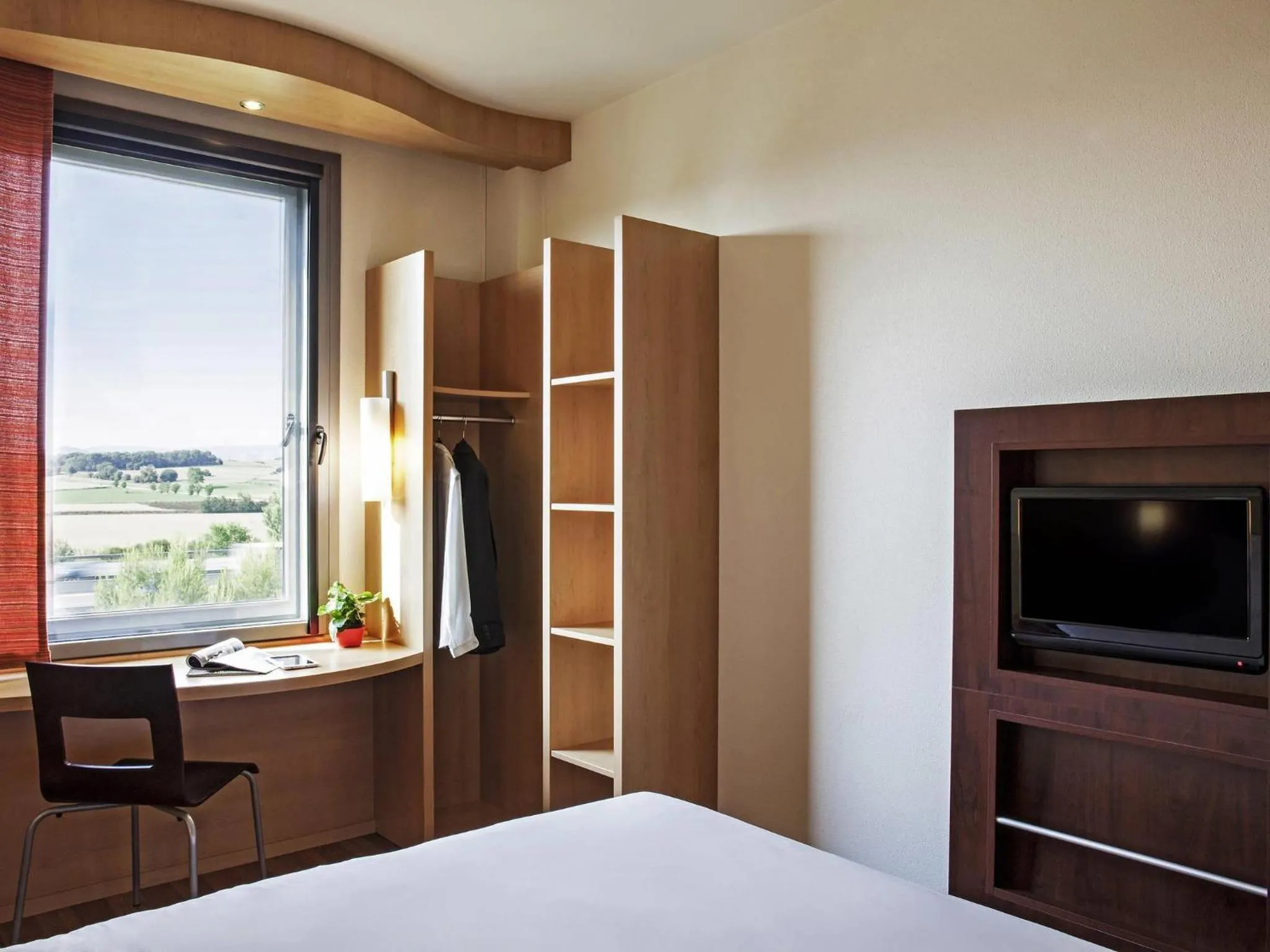 Bedroom, Bed in Ibis Barcelona Mollet