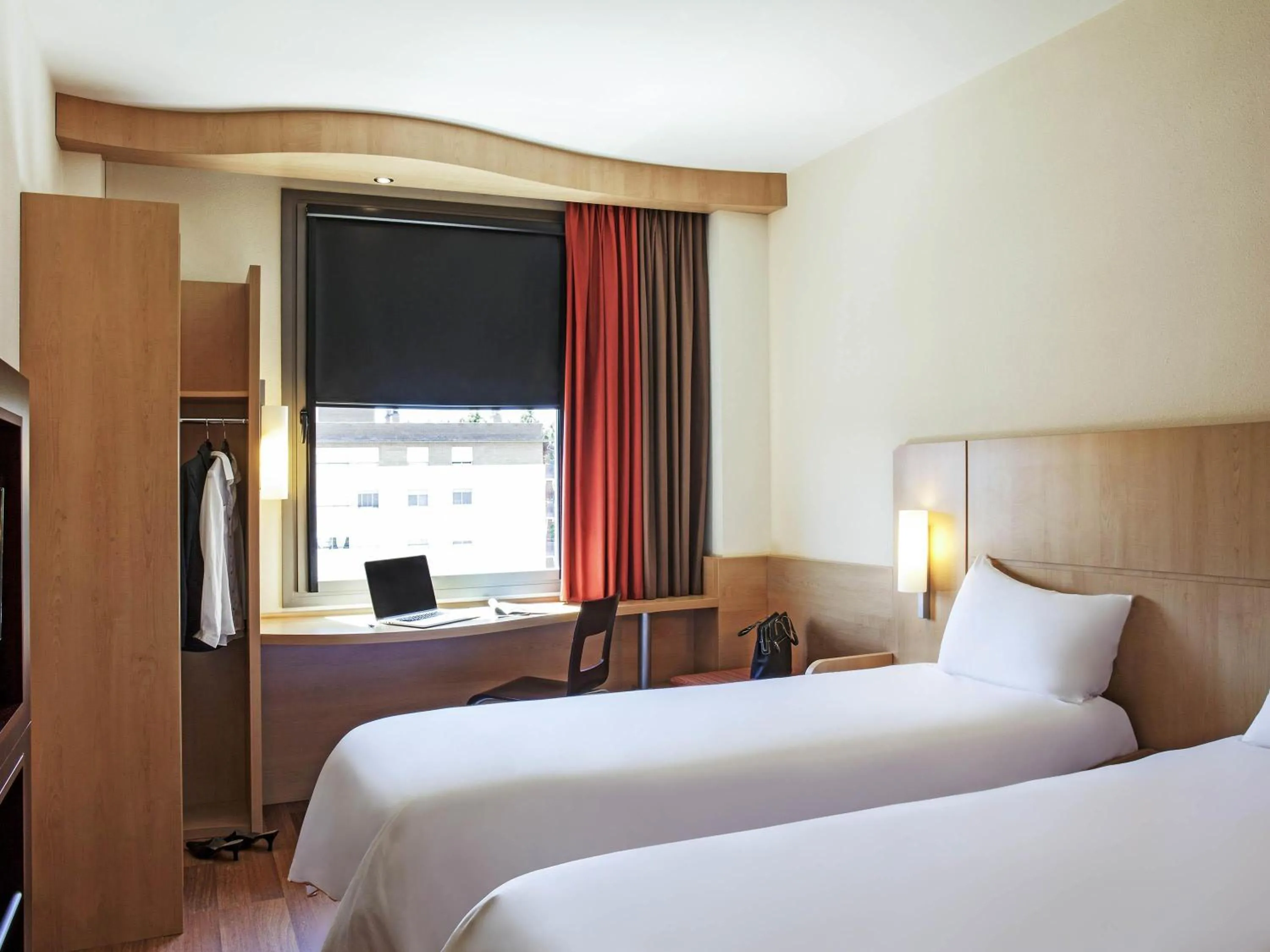 Bedroom, Bed in Ibis Barcelona Mollet