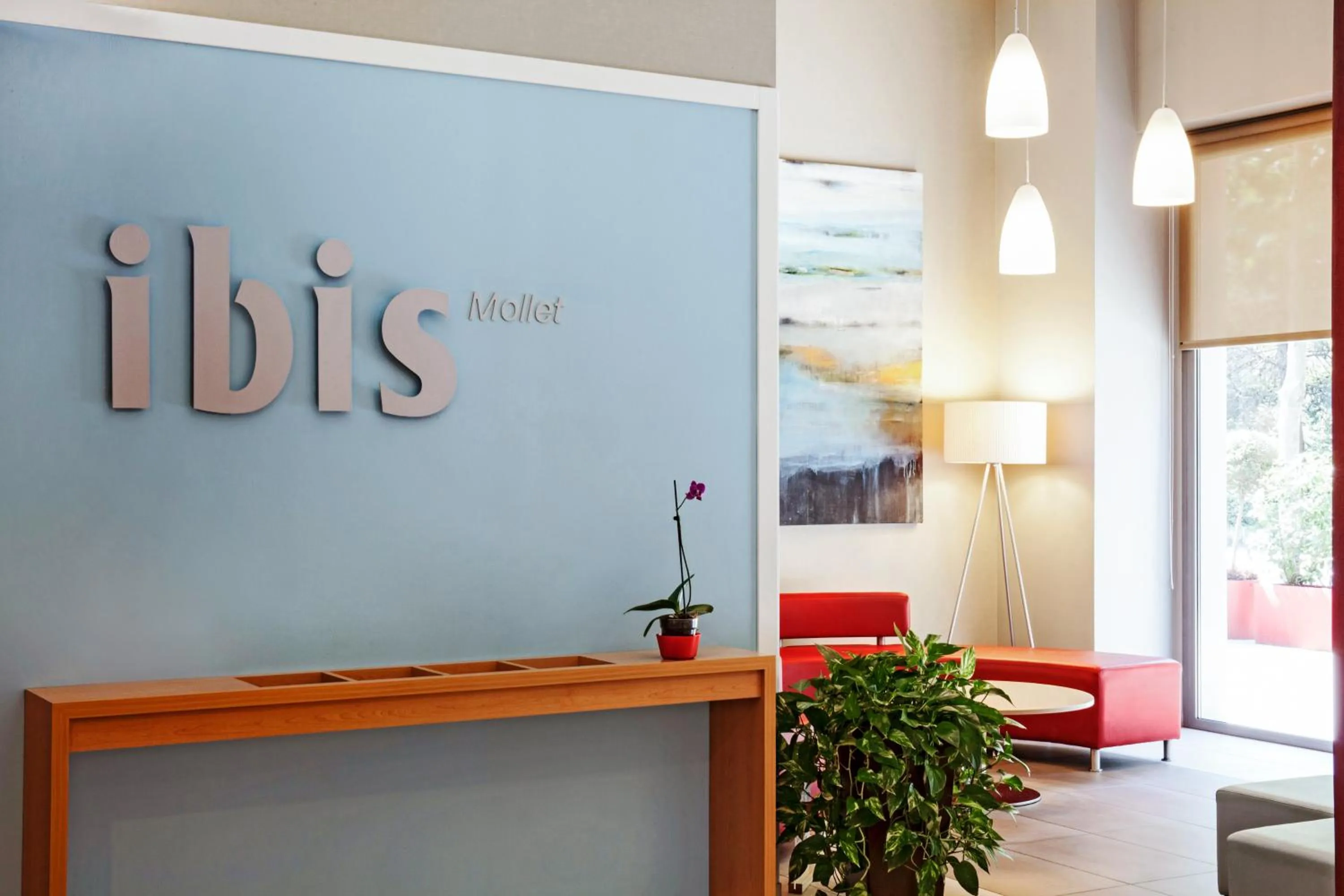 Property logo or sign in Ibis Barcelona Mollet